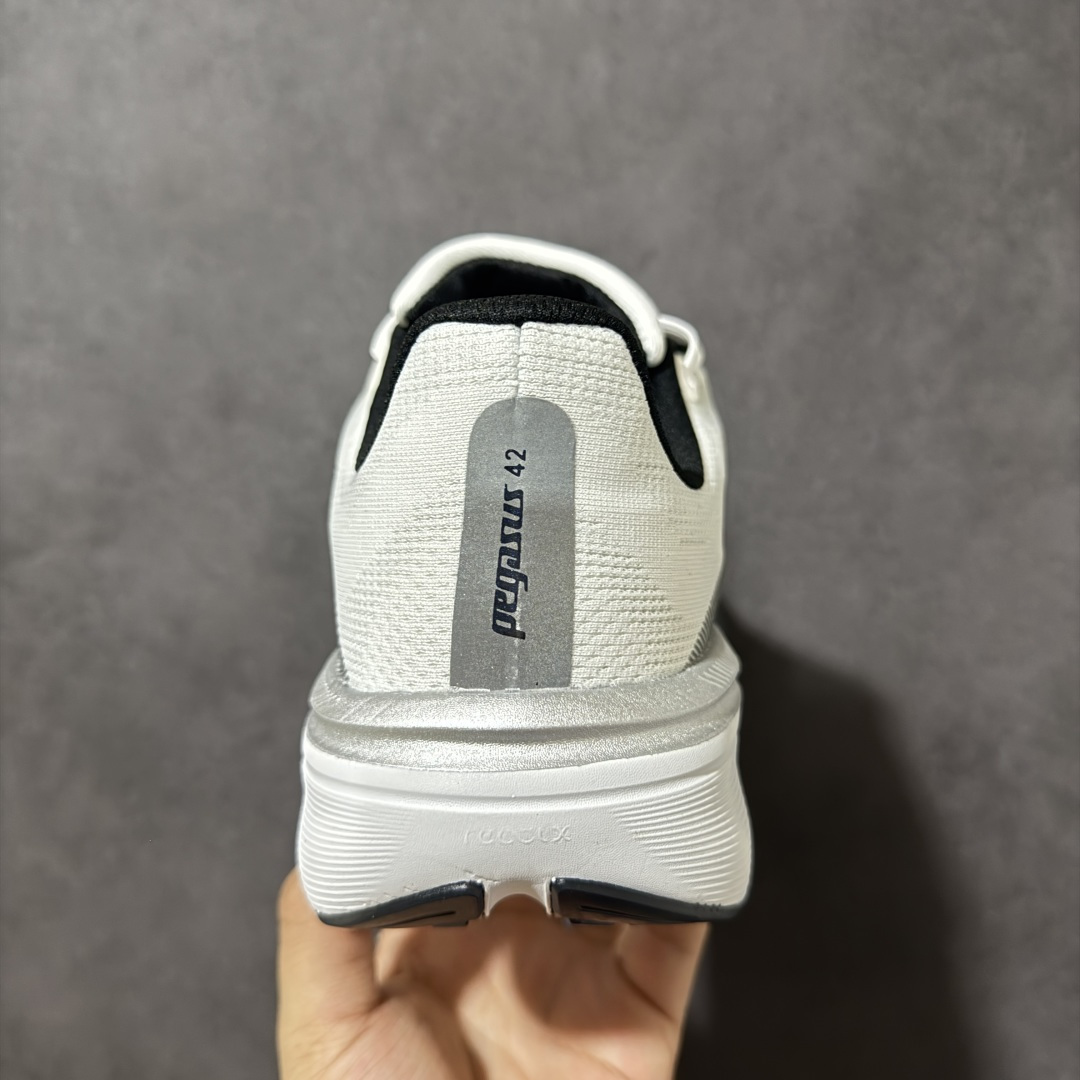 NK AIR ZOOM PEGASUS 42 登月休闲运动跑鞋兼顾迅疾外观和稳固脚感后跟覆面和中足动态支
