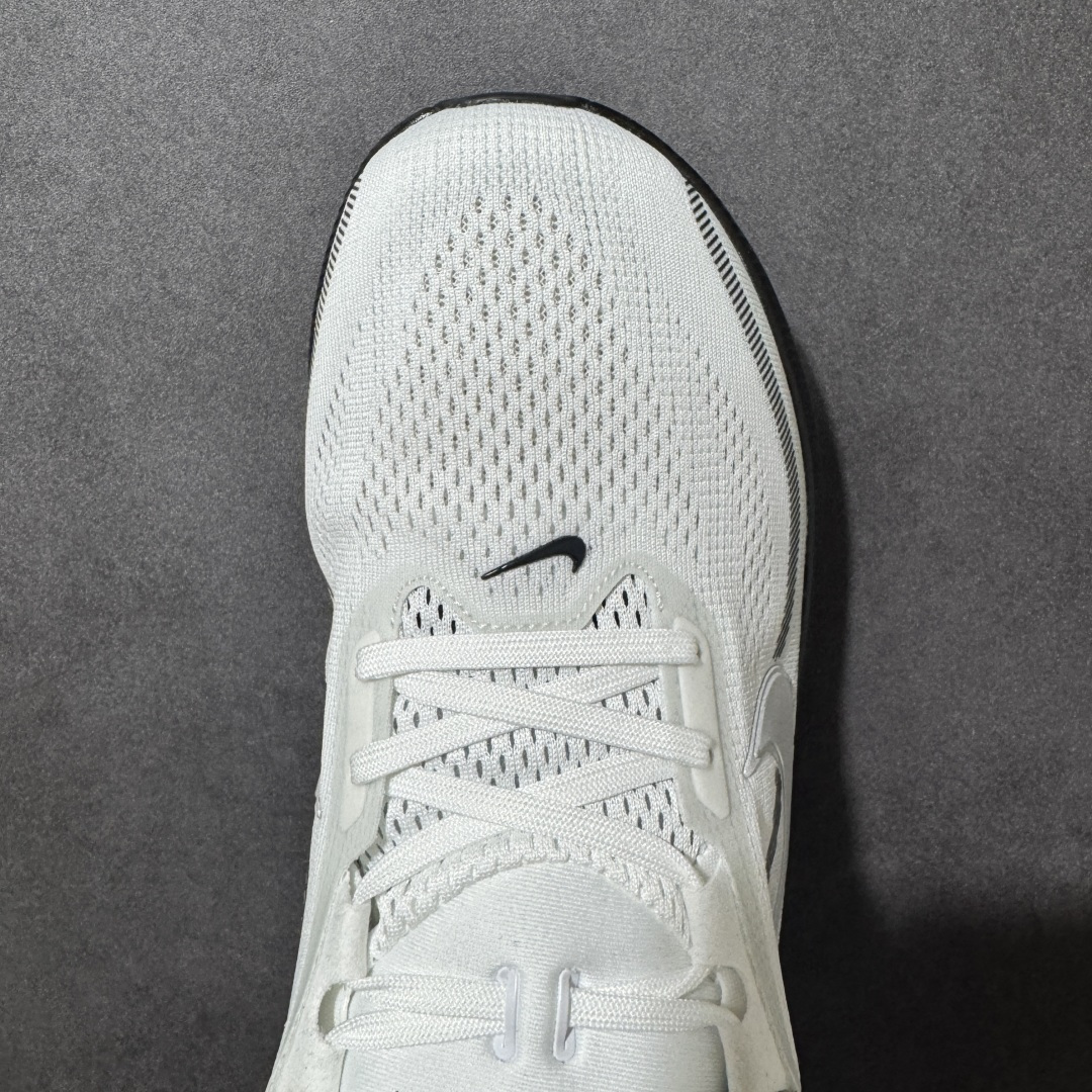 NK AIR ZOOM PEGASUS 42 登月休闲运动跑鞋兼顾迅疾外观和稳固脚感后跟覆面和中足动态支