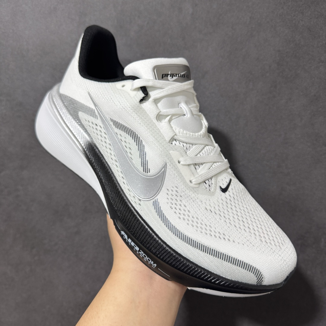 NK AIR ZOOM PEGASUS 42 登月休闲运动跑鞋兼顾迅疾外观和稳固脚感后跟覆面和中足动态支