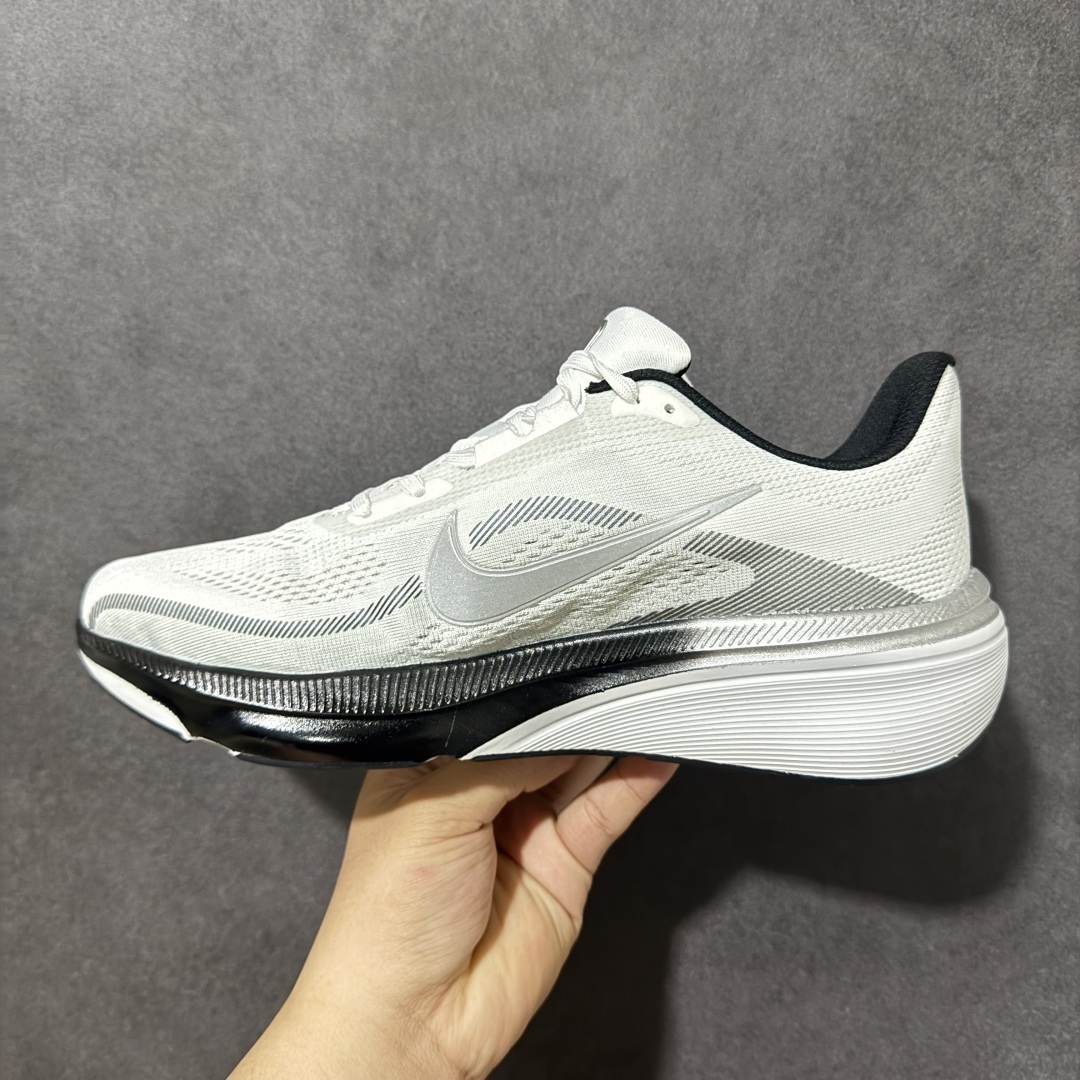 NK AIR ZOOM PEGASUS 42 登月休闲运动跑鞋兼顾迅疾外观和稳固脚感后跟覆面和中足动态支