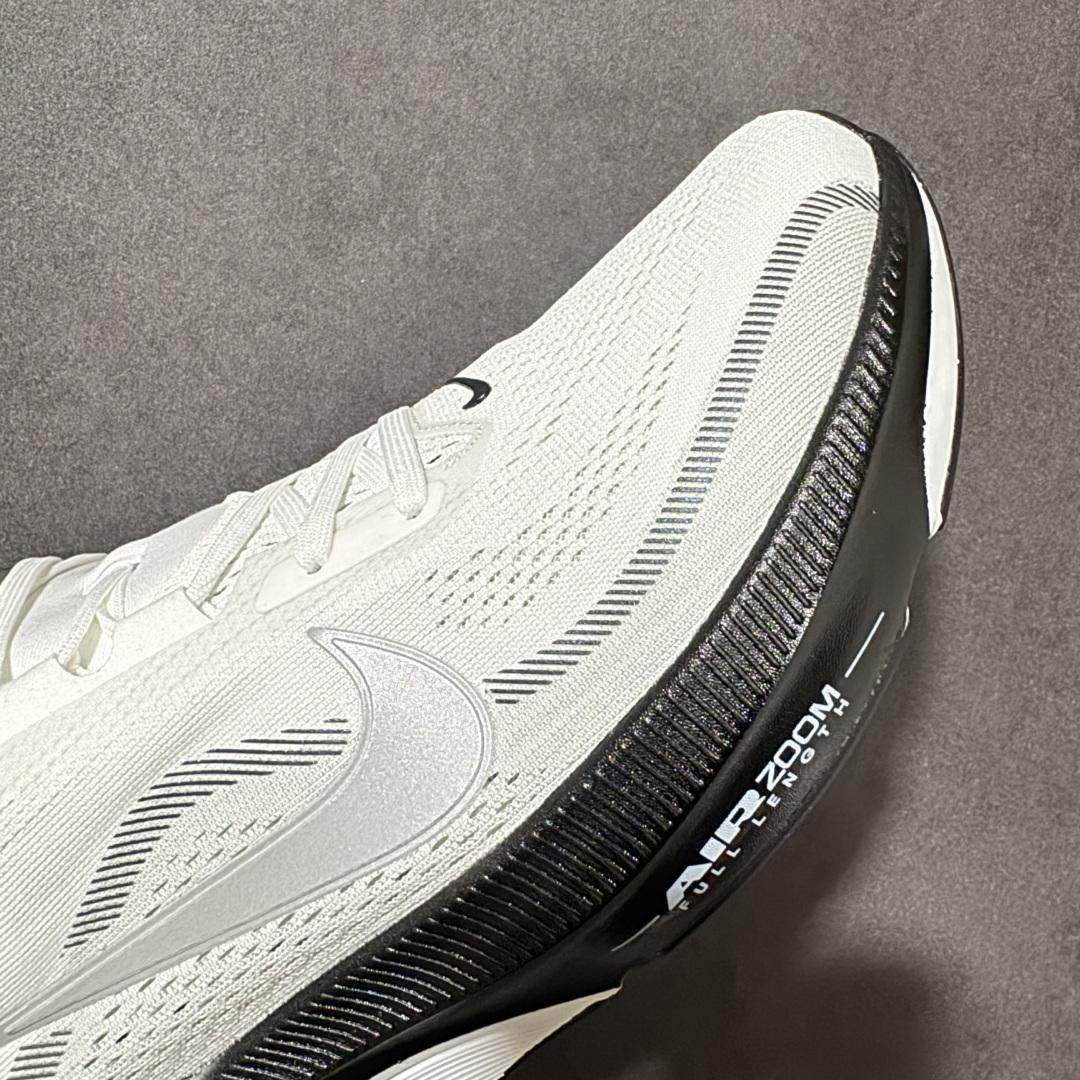 NK AIR ZOOM PEGASUS 42 登月休闲运动跑鞋兼顾迅疾外观和稳固脚感后跟覆面和中足动态支