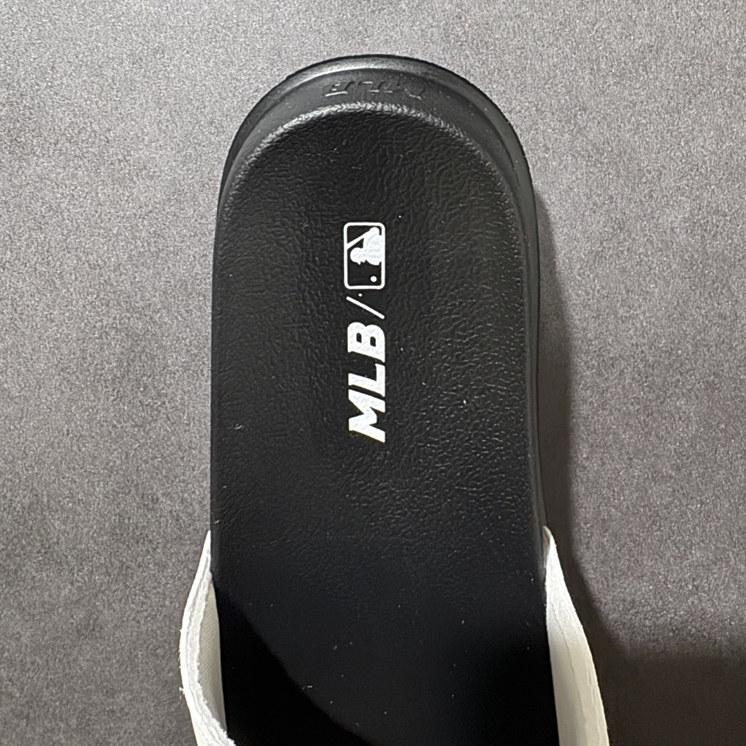 NY MLB Chunky Mound Basic 纽约洋基队 夏季休闲拖鞋 3ALPCMM4N(GP004)-Top High Quatity Cheap Sneakers Fashion Clothing Clothes Bags handbags Shoes of all Brand wholesale With The best Quality And Beautiful Price from China Factory Chinese suppliers wholesaler seller NY MLB Chunky Mound Basic 纽约洋基队 夏季休闲拖鞋 3ALPCMM4N(GP004)
