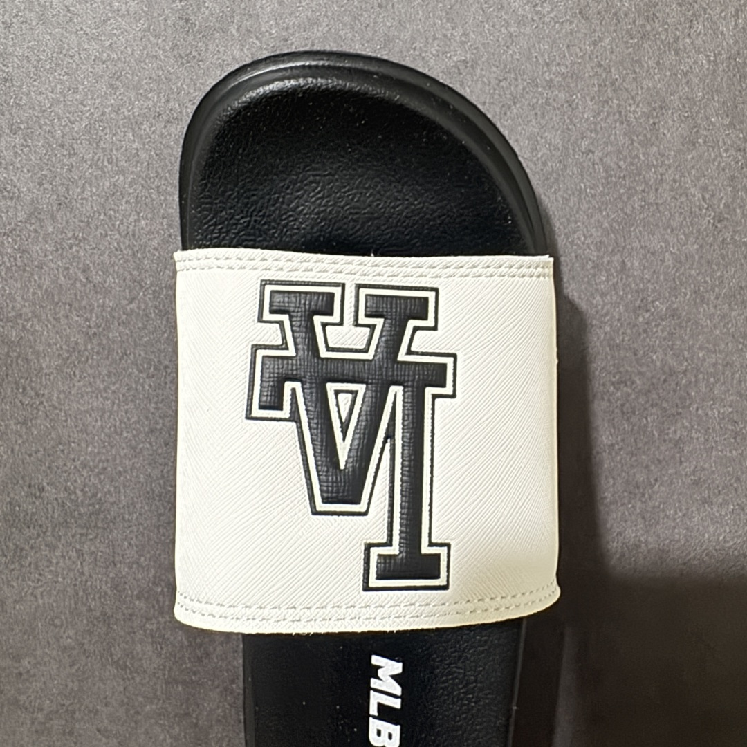 NY MLB Chunky Mound Basic 纽约洋基队 夏季休闲拖鞋 3ALPCMM4N(GP004)-Top High Quatity Cheap Sneakers Fashion Clothing Clothes Bags handbags Shoes of all Brand wholesale With The best Quality And Beautiful Price from China Factory Chinese suppliers wholesaler seller NY MLB Chunky Mound Basic 纽约洋基队 夏季休闲拖鞋 3ALPCMM4N(GP004)