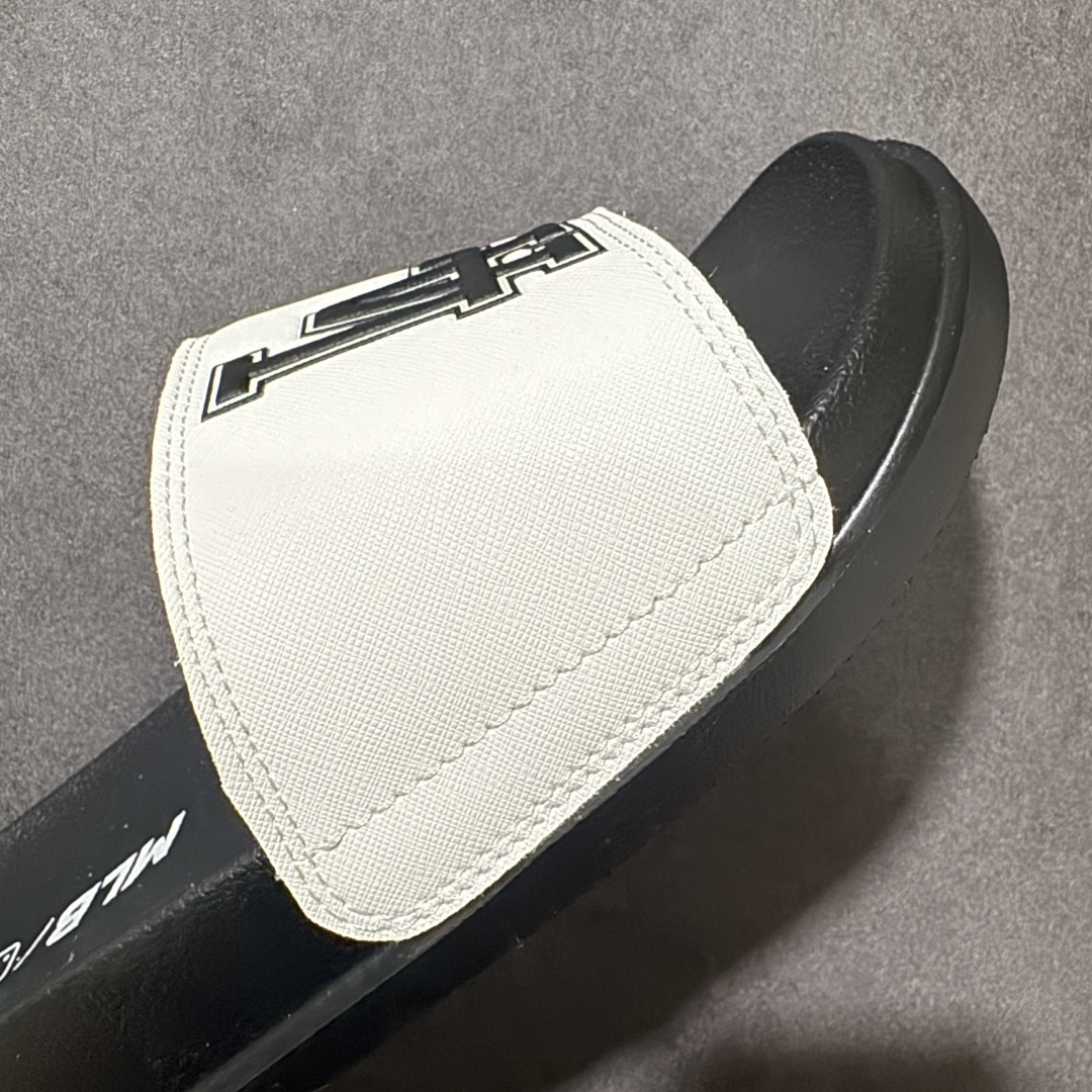 NY MLB Chunky Mound Basic 纽约洋基队 夏季休闲拖鞋 3ALPCMM4N(GP004)-Top High Quatity Cheap Sneakers Fashion Clothing Clothes Bags handbags Shoes of all Brand wholesale With The best Quality And Beautiful Price from China Factory Chinese suppliers wholesaler seller NY MLB Chunky Mound Basic 纽约洋基队 夏季休闲拖鞋 3ALPCMM4N(GP004)