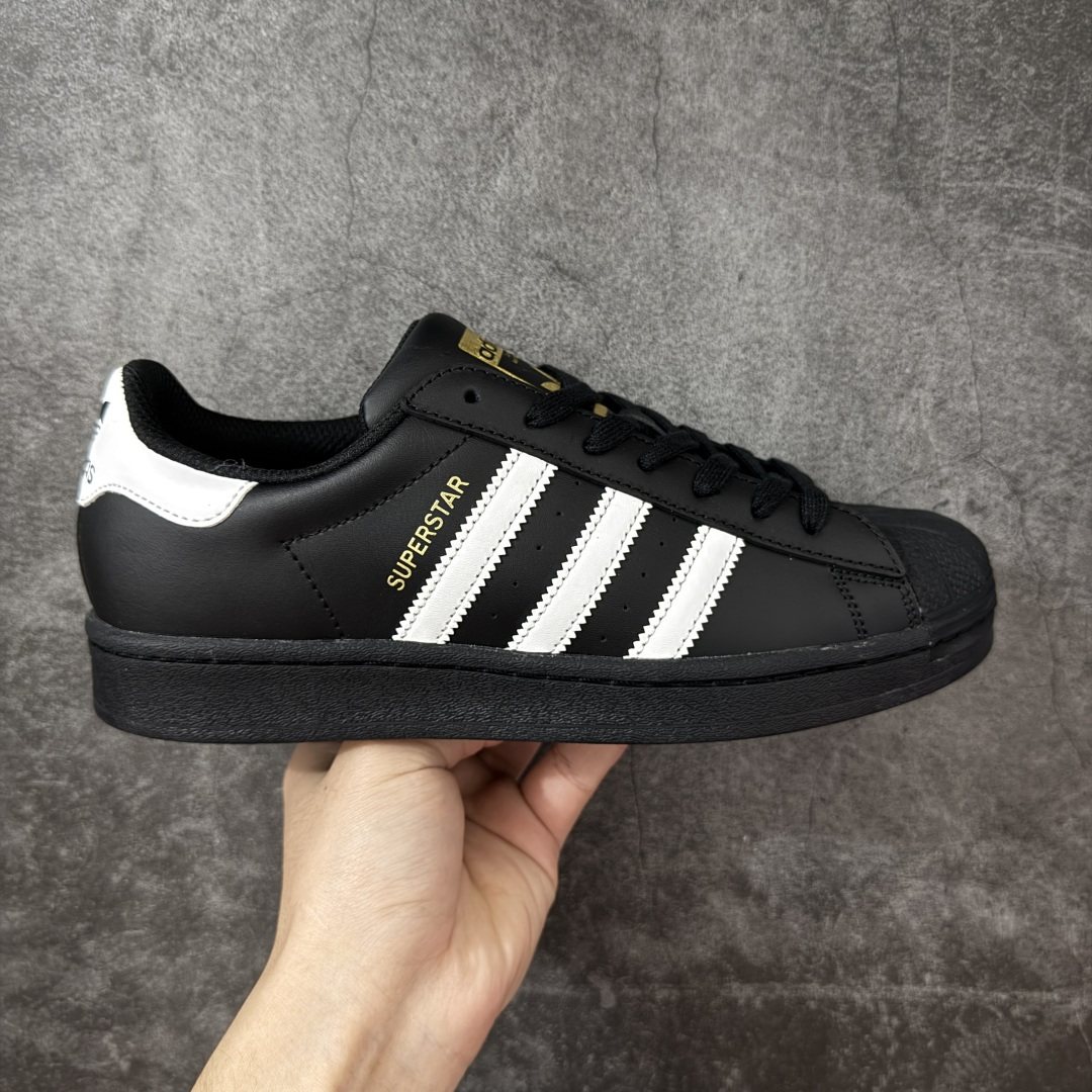 【H11顶级头层版】adidas originals Superstar 2 贝壳头 简约经典 舒适时尚 复古板鞋 男女同款 黑白 货号：EG4959 全新升级版 皮料改进至头层原厂皮 原盒 原底原料 开模打造 原厂织唛鞋标 高精密准度 原楦原纸板开发 匹配原版98%以上 后跟垫棉独家呈现 反口里弧度正确 原厂鞋垫 背胶 后跟电绣针数 与正品一致 原厂皮料 原厂车缝线 质感无敌 皮料切割干净 无任何毛边 清洁度细节完美 进口港宝加持 后跟自然饱满 还原公司包裹性 鞋面采用原装数据贴合技术 全方位贴合包裹脚型 鞋跟部鞋底牵引设计 提供强大的抓地性能 更适应不同实战场地路面 尺码：35.5 36 36.5 37.5 38 38.5 39 40 40.5 41 42 42.5 43 44 45-选品中心