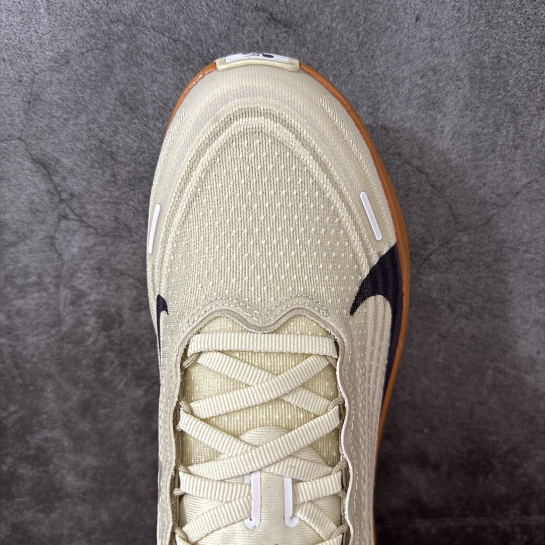 Nike Air Zoom Vomero Plus 全新科技运动跑鞋 IM6679-258目前市场最