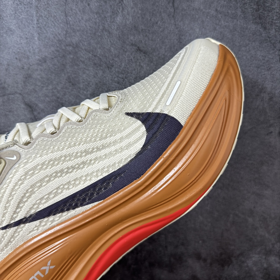 Nike Air Zoom Vomero Plus 全新科技运动跑鞋 IM6679-258目前市场最