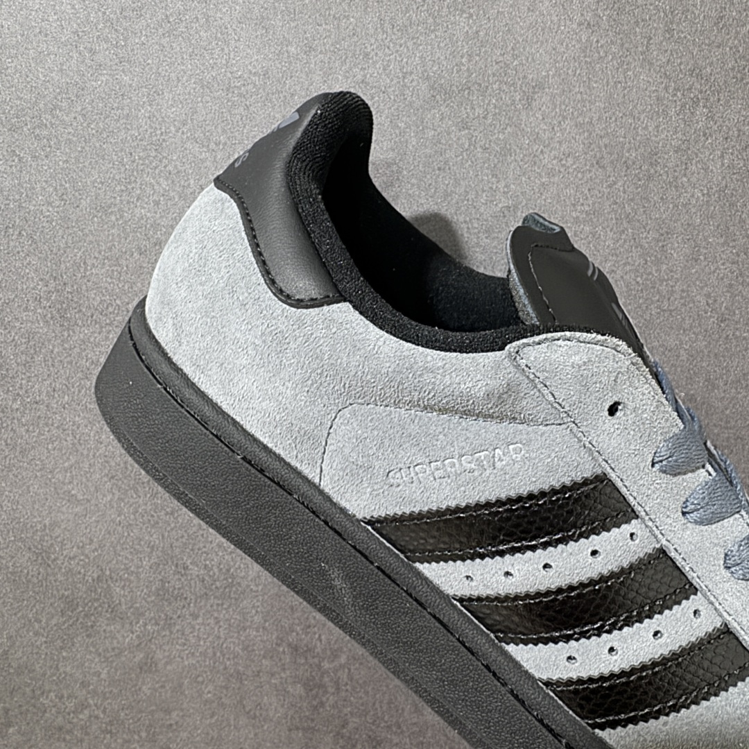 图片[7]-【H11顶级头层版】adidas originals Superstar 2 贝壳头 简约经典 舒适时尚 复古板鞋 男女同款 黑白 货号：JH7697 全新升级版 皮料改进至头层原厂皮 原盒 原底原料 开模打造 原厂织唛鞋标 高精密准度 原楦原纸板开发 匹配原版98%以上 后跟垫棉独家呈现 反口里弧度正确 原厂鞋垫 背胶 后跟电绣针数 与正品一致 原厂皮料 原厂车缝线 质感无敌 皮料切割干净 无任何毛边 清洁度细节完美 进口港宝加持 后跟自然饱满 还原公司包裹性 鞋面采用原装数据贴合技术 全方位贴合包裹脚型 鞋跟部鞋底牵引设计 提供强大的抓地性能 更适应不同实战场地路面 尺码：35.5 36 36.5 37.5 38 38.5 39 40 40.5 41 42 42.5 43 44 45-莆田鞋