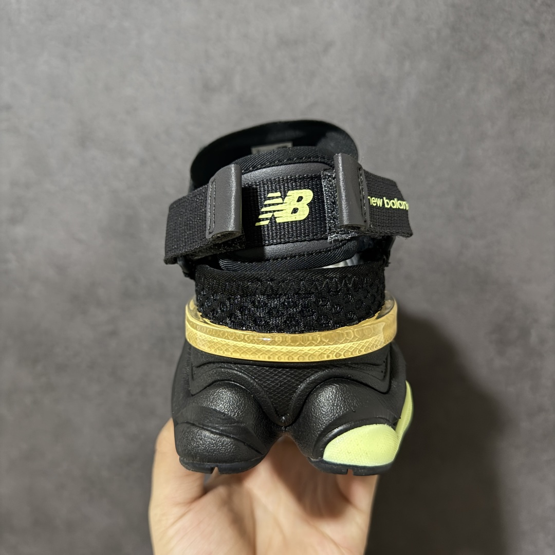 New Balance 9060系列 新百伦 复古休闲运动慢跑鞋鞋面大身由空间双格及磨砂鞋面拼接而生采用