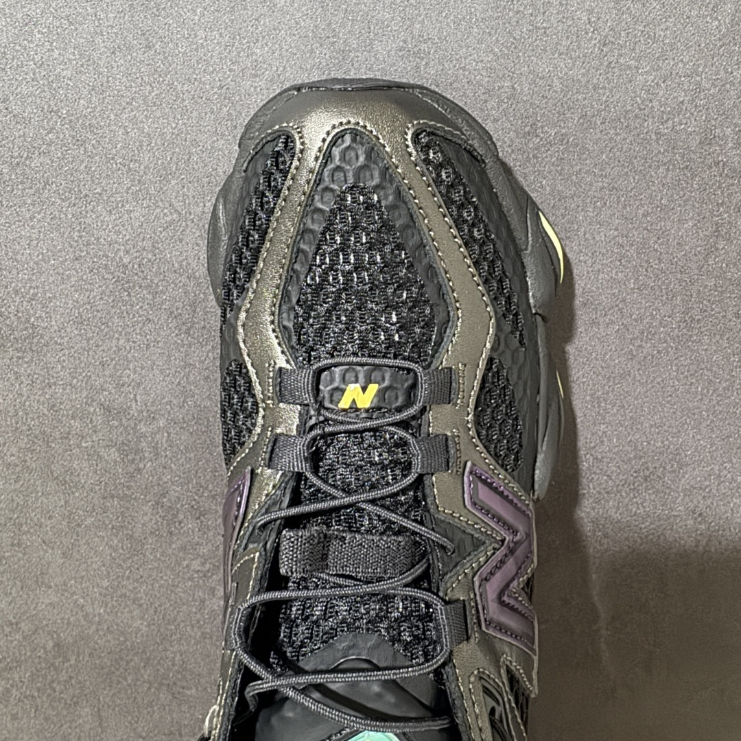 New Balance 9060系列 新百伦 复古休闲运动慢跑鞋鞋面大身由空间双格及磨砂鞋面拼接而生采用