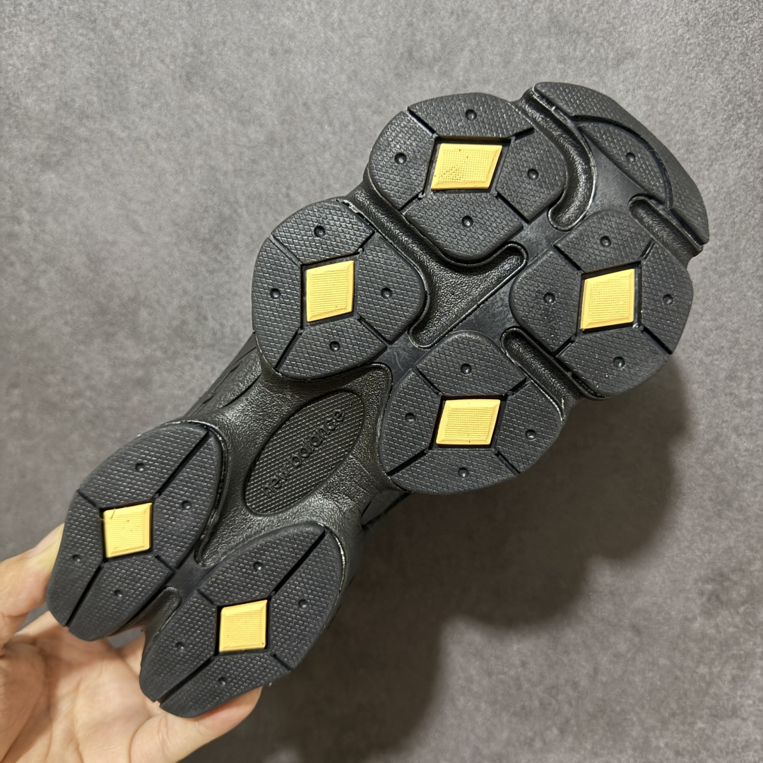 New Balance 9060系列 新百伦 复古休闲运动慢跑鞋鞋面大身由空间双格及磨砂鞋面拼接而生采用