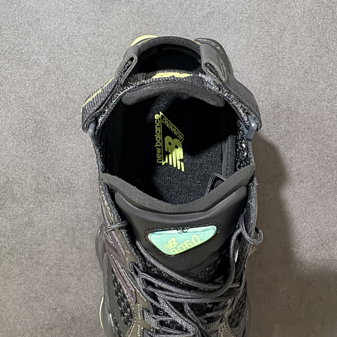 New Balance 9060系列 新百伦 复古休闲运动慢跑鞋鞋面大身由空间双格及磨砂鞋面拼接而生采用