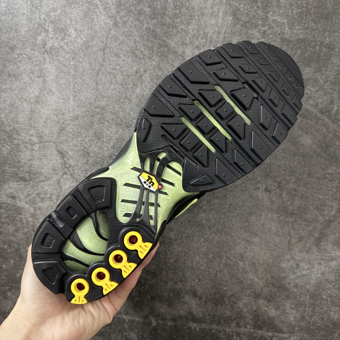 图片[9]-【Max纯原版】Nike Air Max Plus TN气垫系列跑鞋 全新一比一高端版本 真正的市场T1品质 更多配色陆续出货 真正的用心研发 一点一点抠出来的 品质 品控细节 随便闭眼对比市场任何版本 全套原纸板楦头开发 完美呈现版型 工艺流程均与原鞋保持一致 Turned Air 中底缓震技术 鞋面弧度与大底弧度一致 鞋头正确TPU材质 鞋面高频TPU材质1.0厚度 原鞋一致层次感 超越公司货的品控标准 多道QC质检 货号：DM0032-036 尺码：36 36.5 37.5 38 38.5 39 40 40.5 41 42 42.5 43 44 44.5 45 46-选品中心