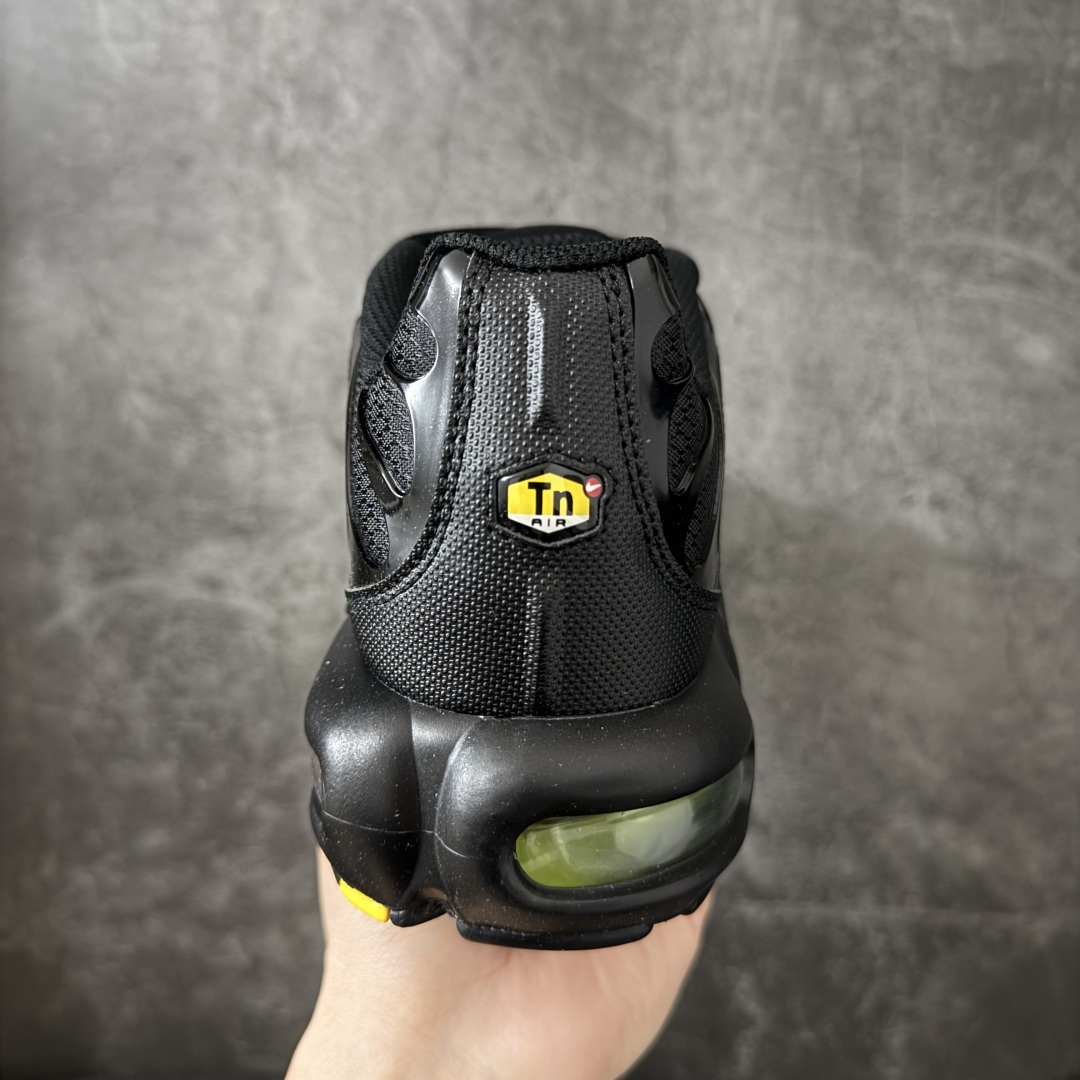 图片[4]-【Max纯原版】Nike Air Max Plus TN气垫系列跑鞋 全新一比一高端版本 真正的市场T1品质 更多配色陆续出货 真正的用心研发 一点一点抠出来的 品质 品控细节 随便闭眼对比市场任何版本 全套原纸板楦头开发 完美呈现版型 工艺流程均与原鞋保持一致 Turned Air 中底缓震技术 鞋面弧度与大底弧度一致 鞋头正确TPU材质 鞋面高频TPU材质1.0厚度 原鞋一致层次感 超越公司货的品控标准 多道QC质检 货号：DM0032-036 尺码：36 36.5 37.5 38 38.5 39 40 40.5 41 42 42.5 43 44 44.5 45 46-选品中心