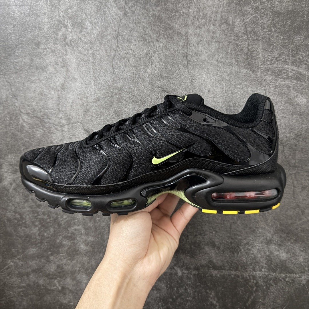 图片[2]-【Max纯原版】Nike Air Max Plus TN气垫系列跑鞋 全新一比一高端版本 真正的市场T1品质 更多配色陆续出货 真正的用心研发 一点一点抠出来的 品质 品控细节 随便闭眼对比市场任何版本 全套原纸板楦头开发 完美呈现版型 工艺流程均与原鞋保持一致 Turned Air 中底缓震技术 鞋面弧度与大底弧度一致 鞋头正确TPU材质 鞋面高频TPU材质1.0厚度 原鞋一致层次感 超越公司货的品控标准 多道QC质检 货号：DM0032-036 尺码：36 36.5 37.5 38 38.5 39 40 40.5 41 42 42.5 43 44 44.5 45 46-选品中心
