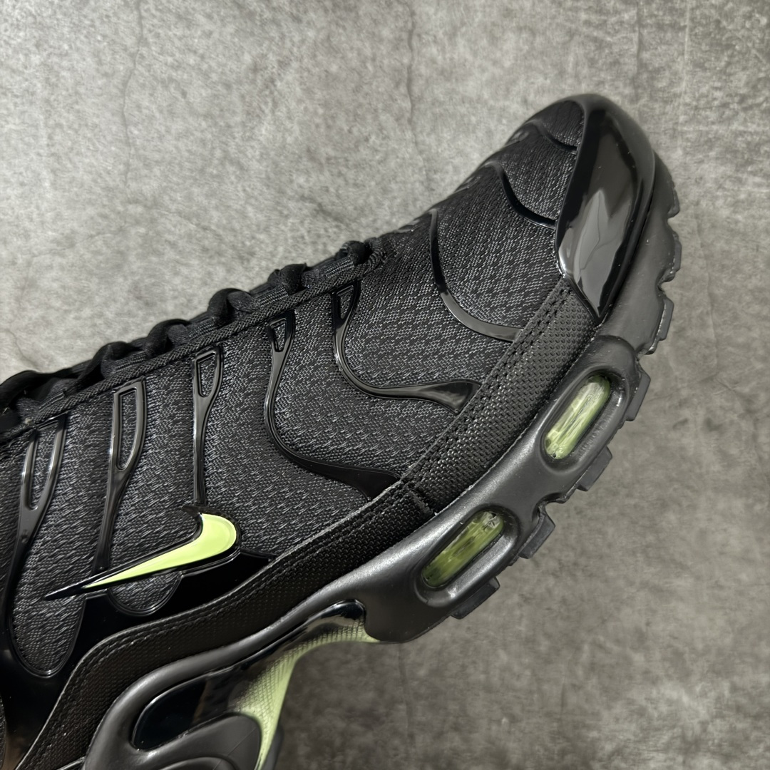 图片[6]-【Max纯原版】Nike Air Max Plus TN气垫系列跑鞋 全新一比一高端版本 真正的市场T1品质 更多配色陆续出货 真正的用心研发 一点一点抠出来的 品质 品控细节 随便闭眼对比市场任何版本 全套原纸板楦头开发 完美呈现版型 工艺流程均与原鞋保持一致 Turned Air 中底缓震技术 鞋面弧度与大底弧度一致 鞋头正确TPU材质 鞋面高频TPU材质1.0厚度 原鞋一致层次感 超越公司货的品控标准 多道QC质检 货号：DM0032-036 尺码：36 36.5 37.5 38 38.5 39 40 40.5 41 42 42.5 43 44 44.5 45 46-选品中心