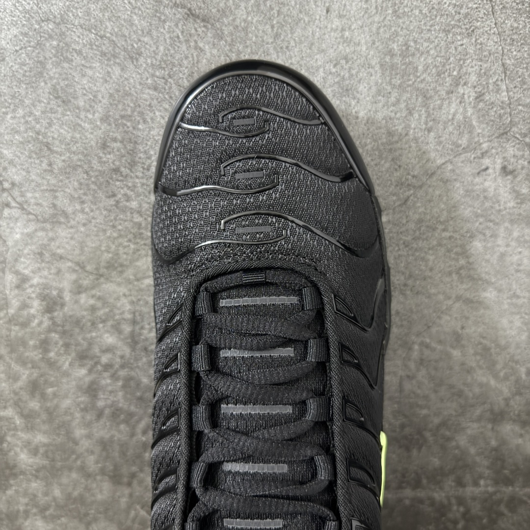 图片[5]-【Max纯原版】Nike Air Max Plus TN气垫系列跑鞋 全新一比一高端版本 真正的市场T1品质 更多配色陆续出货 真正的用心研发 一点一点抠出来的 品质 品控细节 随便闭眼对比市场任何版本 全套原纸板楦头开发 完美呈现版型 工艺流程均与原鞋保持一致 Turned Air 中底缓震技术 鞋面弧度与大底弧度一致 鞋头正确TPU材质 鞋面高频TPU材质1.0厚度 原鞋一致层次感 超越公司货的品控标准 多道QC质检 货号：DM0032-036 尺码：36 36.5 37.5 38 38.5 39 40 40.5 41 42 42.5 43 44 44.5 45 46-选品中心