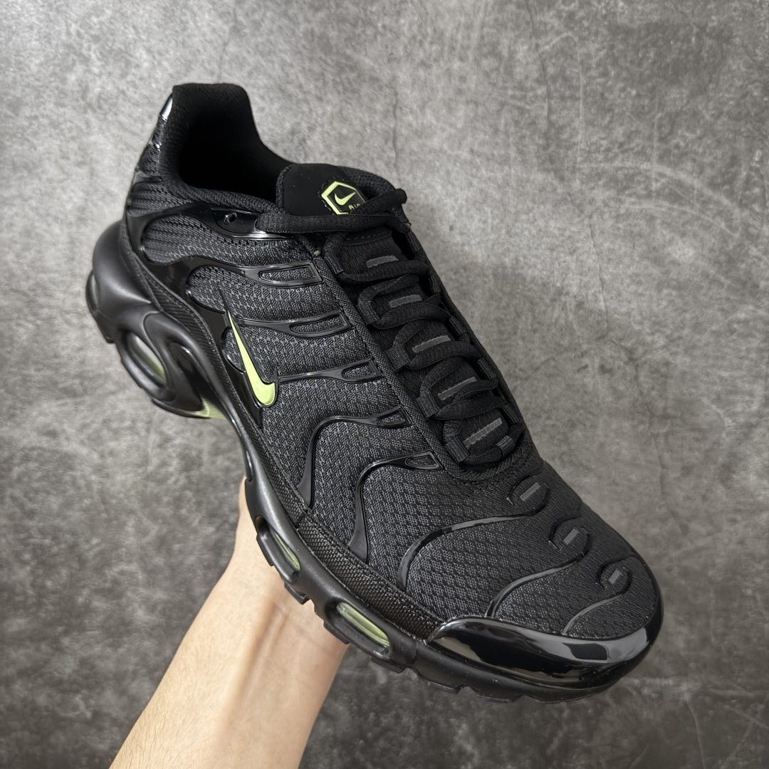 图片[3]-【Max纯原版】Nike Air Max Plus TN气垫系列跑鞋 全新一比一高端版本 真正的市场T1品质 更多配色陆续出货 真正的用心研发 一点一点抠出来的 品质 品控细节 随便闭眼对比市场任何版本 全套原纸板楦头开发 完美呈现版型 工艺流程均与原鞋保持一致 Turned Air 中底缓震技术 鞋面弧度与大底弧度一致 鞋头正确TPU材质 鞋面高频TPU材质1.0厚度 原鞋一致层次感 超越公司货的品控标准 多道QC质检 货号：DM0032-036 尺码：36 36.5 37.5 38 38.5 39 40 40.5 41 42 42.5 43 44 44.5 45 46-选品中心