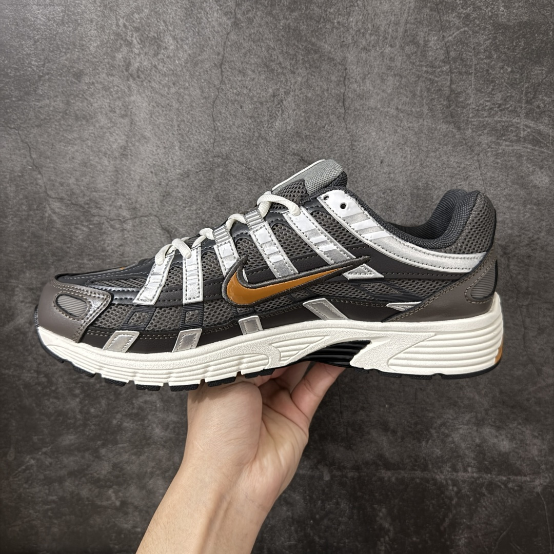 Nike P-6000 复古跑鞋又能出街又能跑步！Nike p-6000 女子跑鞋内外侧都用了灰色的钩子