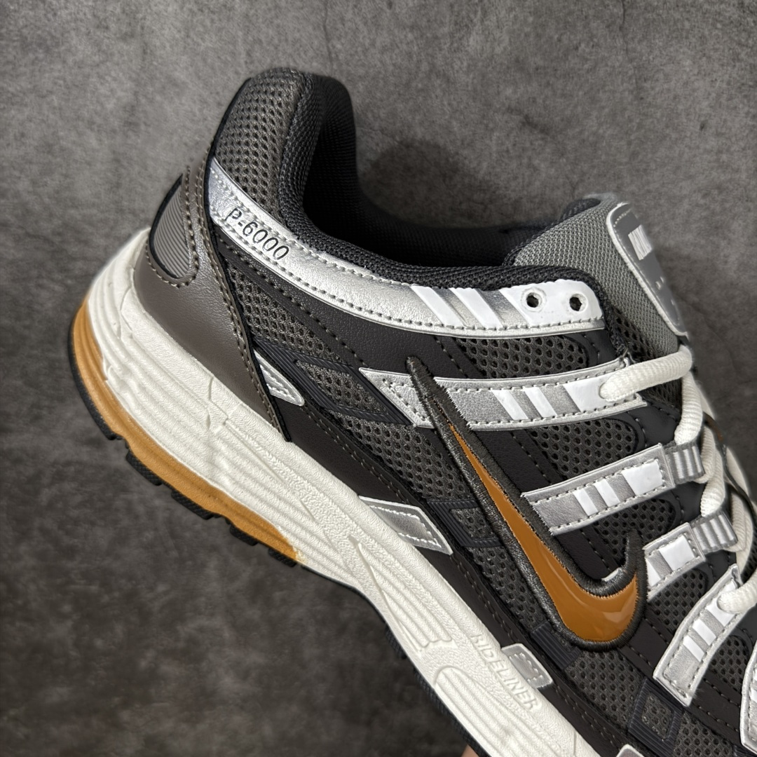 Nike P-6000 复古跑鞋又能出街又能跑步！Nike p-6000 女子跑鞋内外侧都用了灰色的钩子