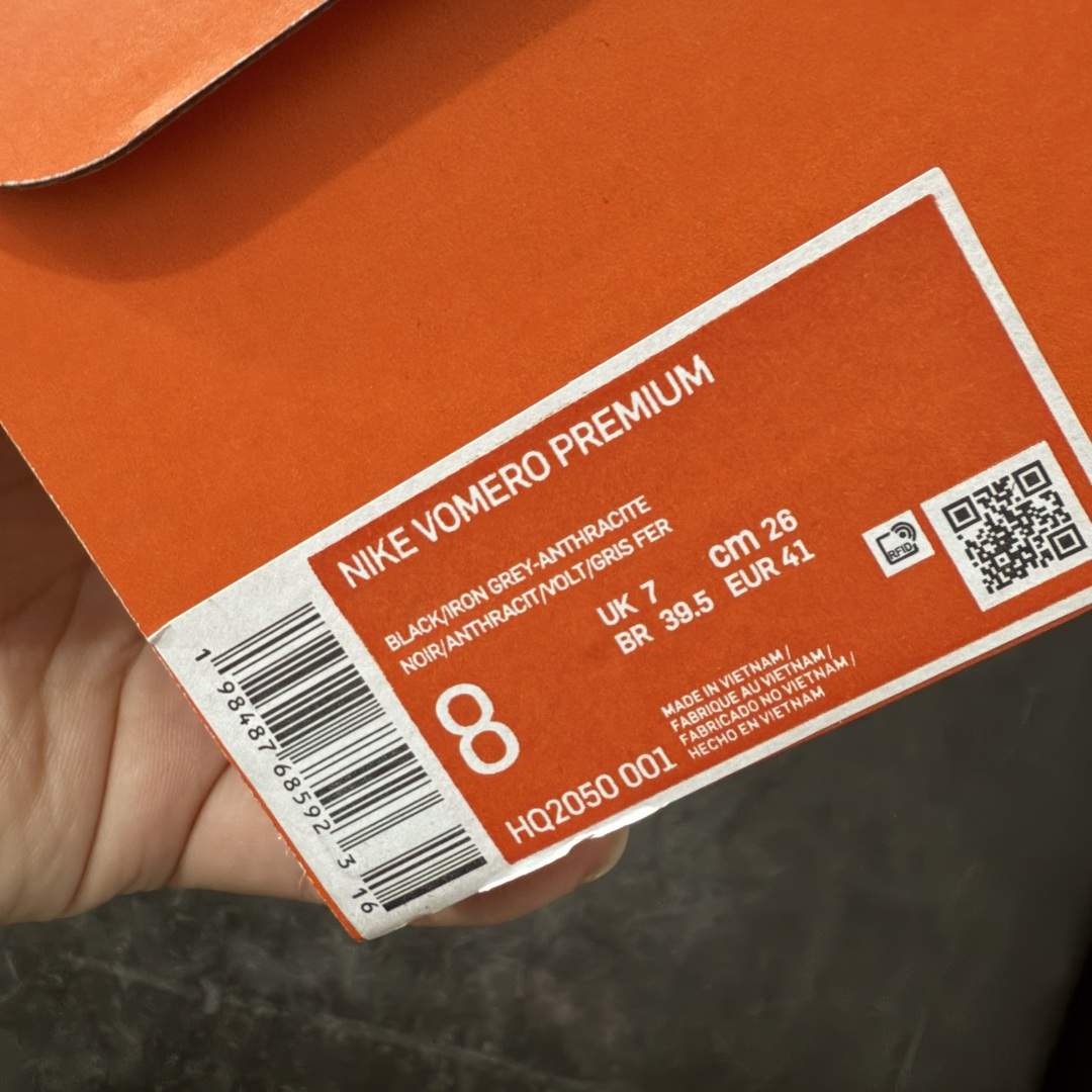 图片[10]-【XE纯原】NIKE VOMERO PREMIUM 全掌气垫缓震网面运动跑鞋 市场最强 没有之一 纯原生产线出品 原版开发 全部原材料 细节一比一打造 完美还原zp脚感 正确前后分离式两片纤维柱气垫 上下包裹超软弹泡棉 正确组合大底 区别市场通货 版型完美 鞋面材料同步原版1：1 全部原版开发校对 欢迎对比💪🏻 Nike 运用 Air技术专利，推出 Nike Pegasus Premium，沿用经典 Pegasus 系列产品深受跑者喜爱的缓震功能，并配置 Nike 首款可见式塑形 Air Zoom 气垫。 全掌可见的AirZoom首次在Pegasus系列中出现，模仿了Vaporfly的碳板曲线，增强了跑步时的流畅过渡。 货号：HQ2050-001 尺码：39-46（半）-选品中心