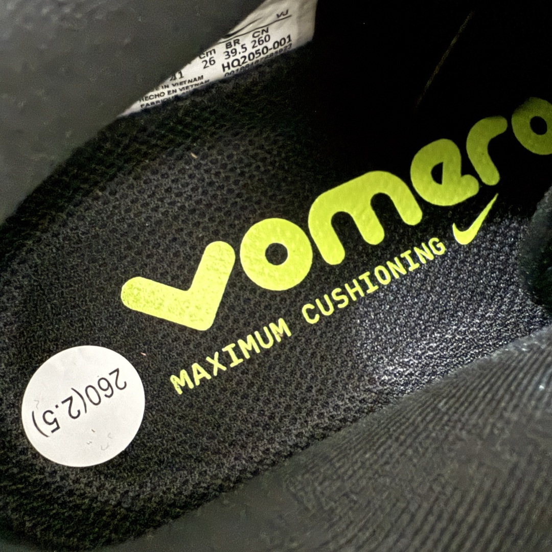 图片[7]-【XE纯原】NIKE VOMERO PREMIUM 全掌气垫缓震网面运动跑鞋 市场最强 没有之一 纯原生产线出品 原版开发 全部原材料 细节一比一打造 完美还原zp脚感 正确前后分离式两片纤维柱气垫 上下包裹超软弹泡棉 正确组合大底 区别市场通货 版型完美 鞋面材料同步原版1：1 全部原版开发校对 欢迎对比💪🏻 Nike 运用 Air技术专利，推出 Nike Pegasus Premium，沿用经典 Pegasus 系列产品深受跑者喜爱的缓震功能，并配置 Nike 首款可见式塑形 Air Zoom 气垫。 全掌可见的AirZoom首次在Pegasus系列中出现，模仿了Vaporfly的碳板曲线，增强了跑步时的流畅过渡。 货号：HQ2050-001 尺码：39-46（半）-选品中心