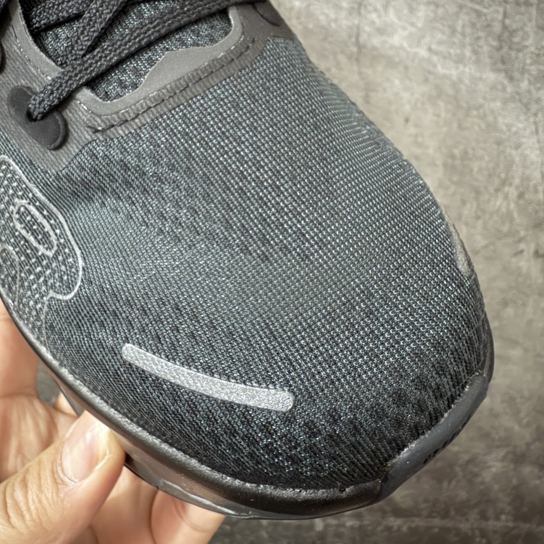 图片[5]-【XE纯原】NIKE VOMERO PREMIUM 全掌气垫缓震网面运动跑鞋 市场最强 没有之一 纯原生产线出品 原版开发 全部原材料 细节一比一打造 完美还原zp脚感 正确前后分离式两片纤维柱气垫 上下包裹超软弹泡棉 正确组合大底 区别市场通货 版型完美 鞋面材料同步原版1：1 全部原版开发校对 欢迎对比💪🏻 Nike 运用 Air技术专利，推出 Nike Pegasus Premium，沿用经典 Pegasus 系列产品深受跑者喜爱的缓震功能，并配置 Nike 首款可见式塑形 Air Zoom 气垫。 全掌可见的AirZoom首次在Pegasus系列中出现，模仿了Vaporfly的碳板曲线，增强了跑步时的流畅过渡。 货号：HQ2050-001 尺码：39-46（半）-选品中心