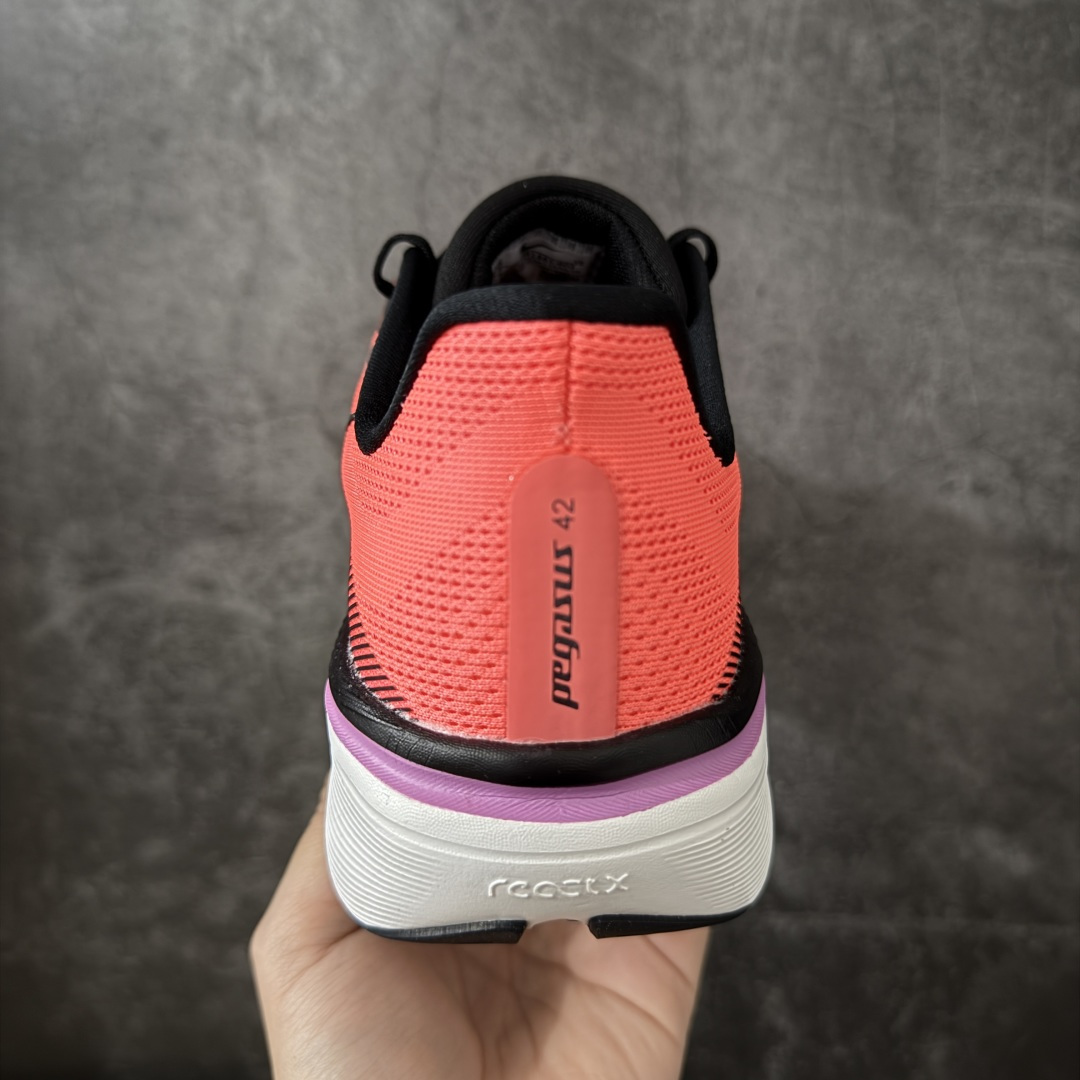 图片[4]-【XE纯原】Nike Air Zoom Pegasus 42 登月42代超级飞马系列马拉松跑步鞋 IB1881-602 平台专供 充正品质 之前未流通市场版本 内里嵌入定型海绵 中底搭载前Zoom+全掌React配置 全部原鞋开发打造 所有细节全部同步原版 全新一代拥有 Zoom Air 一如既往的稳定感和流畅感 鞋面采用工程网眼设计 为特定高热区域营造出色透气性 进一步增加鞋面的穿孔数量 让足部能够快速散热 中足搭配 Flywire 飞线 在高速运动时营造舒适稳定的贴合感 内置Zoon气垫加持 动力十足！ 尺码： 36-46-选品中心