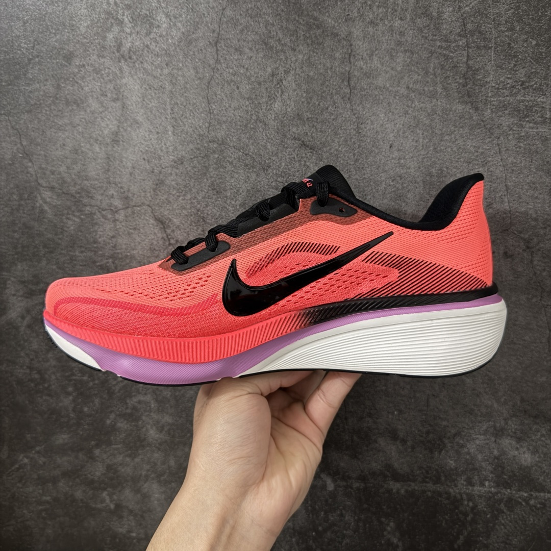 图片[2]-【XE纯原】Nike Air Zoom Pegasus 42 登月42代超级飞马系列马拉松跑步鞋 IB1881-602 平台专供 充正品质 之前未流通市场版本 内里嵌入定型海绵 中底搭载前Zoom+全掌React配置 全部原鞋开发打造 所有细节全部同步原版 全新一代拥有 Zoom Air 一如既往的稳定感和流畅感 鞋面采用工程网眼设计 为特定高热区域营造出色透气性 进一步增加鞋面的穿孔数量 让足部能够快速散热 中足搭配 Flywire 飞线 在高速运动时营造舒适稳定的贴合感 内置Zoon气垫加持 动力十足！ 尺码： 36-46-选品中心
