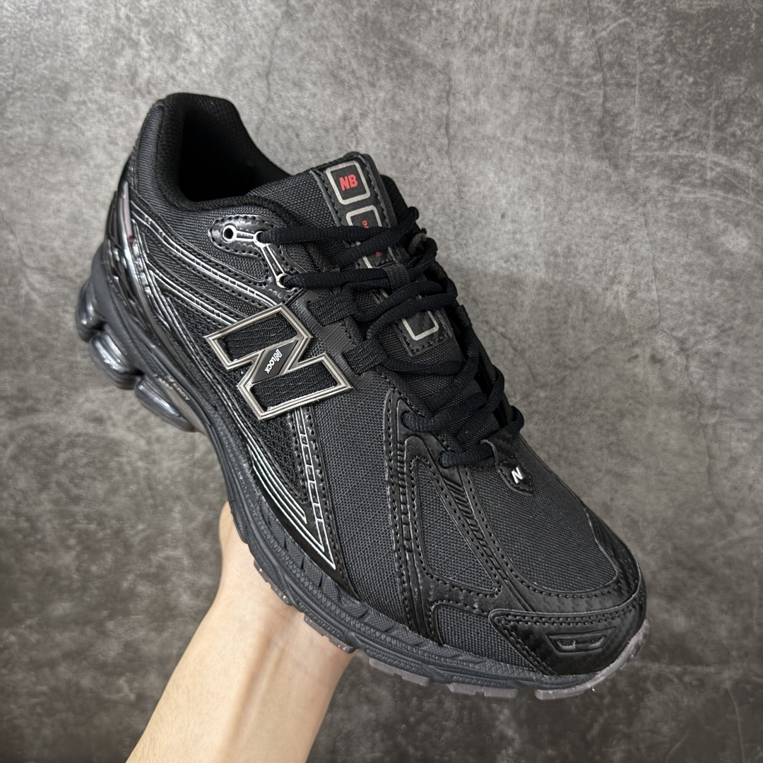 图片[3]-【纯原版】NB新百伦New Balance NB1906 U1906ROE系列复古老爹风休闲运动慢跑鞋 采用轻质牛剖革拼接透气网眼衬垫织物鞋面材质#T-Beam大底提供足步弓支撑，保持步态稳定#后跟搭载外露缓震胶 鞋身整体以各种深浅不一的灰色覆盖，鞋头以淡蓝色调装饰，网眼衬垫通过不规律的色块实现做旧的美感，泛黄的鞋底更是进一步增添了复古气息。 尺码：36 37 37.5 38 38.5 39.5 40 40.5 41.5 42 42.5 43 44 45 46.5-莆田鞋