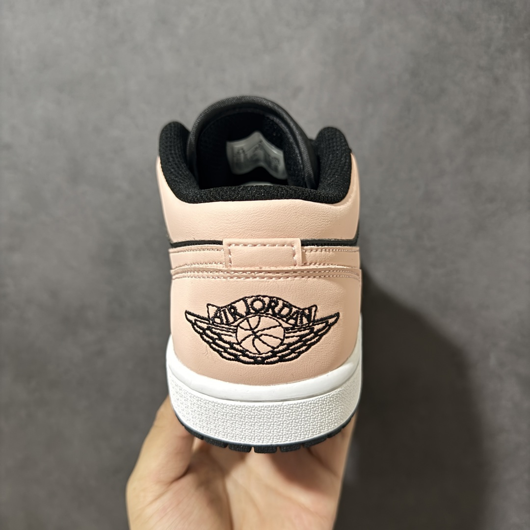 图片[4]-【H11纯原】Nike Air Jordan 1 Low SE AJ1 乔一 舒适贴合 防滑耐磨 低帮 复古篮球鞋 货号：553558-034 尺码：35.5 36 36.5 37.5 38 38.5 39 40 40.5 41 42 42.5 43 44 45 46 47.5 #H11顶级纯原 纯原外贸平台特供订单 #全套原纸板楦头开发 #原厂特供材料配套加持 #确保原汁原味 完美呈现版型 #原档数据独家私模大底 #男女鞋同步官方开发至48.5 #原装进口轻量化鞋垫 #进口港宝加持 后跟自然饱满 还原公司包裹性 #鞋面采用原装数据贴合技术 #全方位贴合包裹脚型 #鞋跟部鞋底牵引设计 #提供强大的抓地性能 #更适应不同实战场地路面-莆田鞋