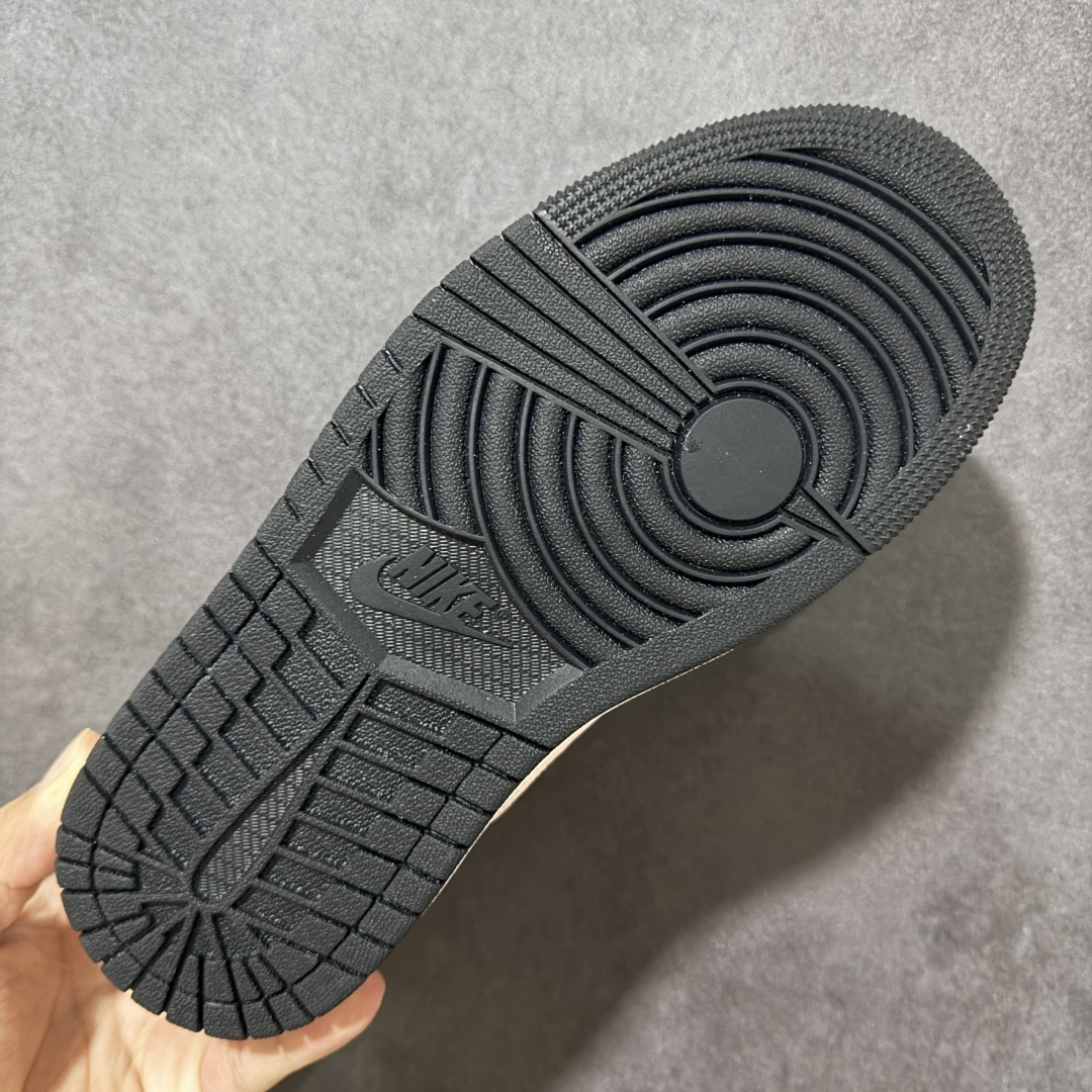 图片[9]-【H11纯原】Nike Air Jordan 1 Low SE AJ1 乔一 舒适贴合 防滑耐磨 低帮 复古篮球鞋 货号：553558-034 尺码：35.5 36 36.5 37.5 38 38.5 39 40 40.5 41 42 42.5 43 44 45 46 47.5 #H11顶级纯原 纯原外贸平台特供订单 #全套原纸板楦头开发 #原厂特供材料配套加持 #确保原汁原味 完美呈现版型 #原档数据独家私模大底 #男女鞋同步官方开发至48.5 #原装进口轻量化鞋垫 #进口港宝加持 后跟自然饱满 还原公司包裹性 #鞋面采用原装数据贴合技术 #全方位贴合包裹脚型 #鞋跟部鞋底牵引设计 #提供强大的抓地性能 #更适应不同实战场地路面-莆田鞋