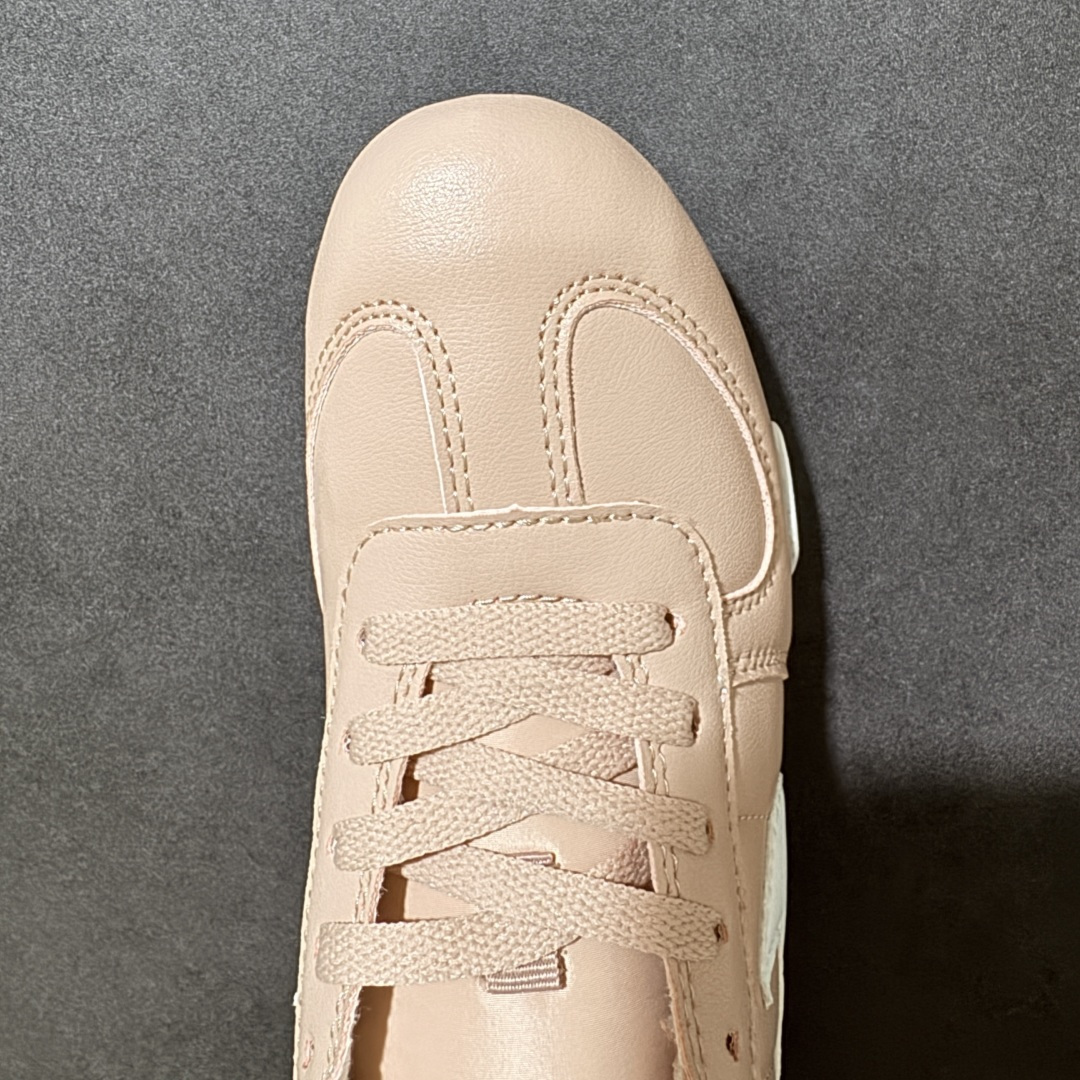 Nike Sprint Sister 耐克阿甘舒适贴合生活休闲鞋货号：IB7102-200尺码：35.