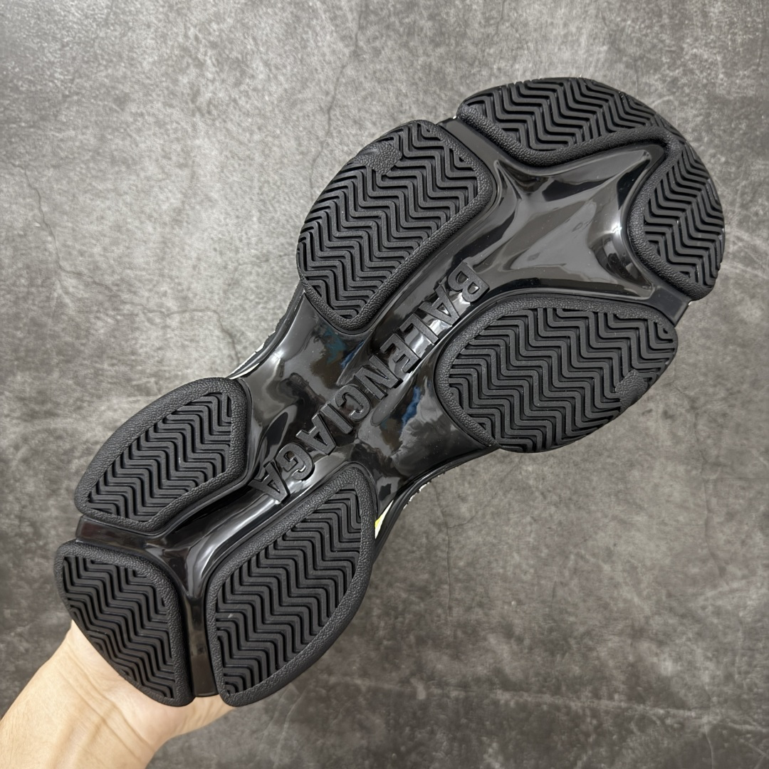 图片[9]-【VG版本】Balenciaga巴黎世家 Triple S .2 厚底系带 低帮 老爹鞋 Balenciaga是由被誉为代表二十世纪的伟大天才设计师 CristobalBalenciaga 创立的，在品牌创立的大半个世纪以来，巴黎世家一直以时尚、典雅闻名于时装界，它的主题产品有女士和男士提包、机车包、鞋子和时装，在15年王大仁卸任品牌设计师后，品牌的风格发生了翻天覆地的变化，凭借着人气超高的街头风T恤、老爹鞋等迅速霸屏各大时装周和时尚圈 货号：865849WTRS21011 尺码：35 36 37 38 39 40 41 42 43 44 45 46-选品中心