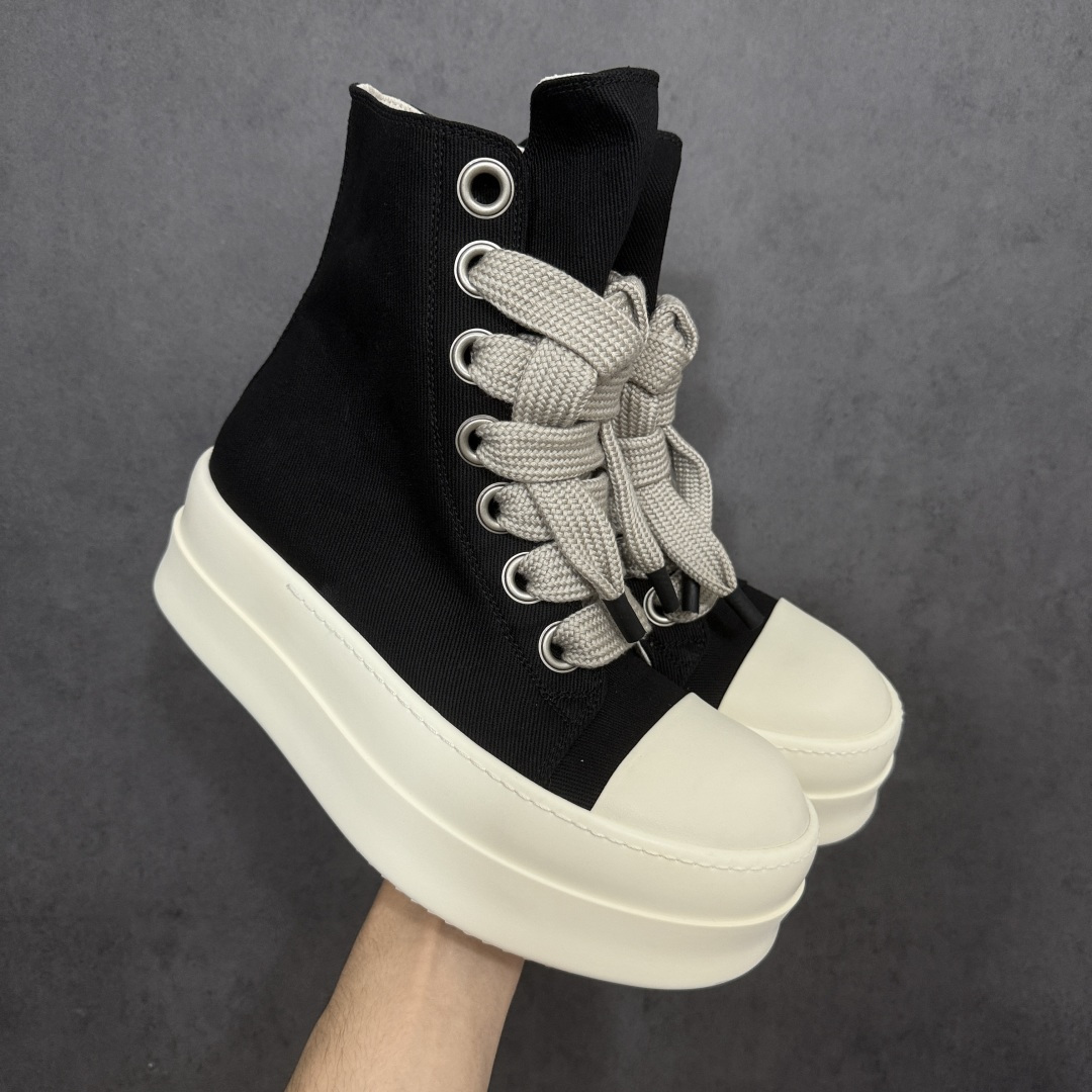 【莞产G版】帆布大匡威RO / Rick Owens DRKSHDW 瑞克·欧文斯 大匡威/高帮厚底/ 水洗牛仔帆布 高帮 西瓜头粗绑带 【皮料】 东莞原厂进口全新2025年新材质““水洗牛仔斜纹帆布” 【鞋带】 鞋带采用水染定织法工艺，高密度之下，透出光泽感！ 【鞋头】软糯，轻轻按压有牛皮细细的纹理质感！ 【鞋底】TPU大底奶香味！硬度、肤感一比一！鞋底logo钢印清晰正确！ 【鞋垫】独家私人开模压印！牛皮贴面，双层复合！ 【尺码】 ：36 37 38 39 40 41 42 43 44 45 46！-选品中心