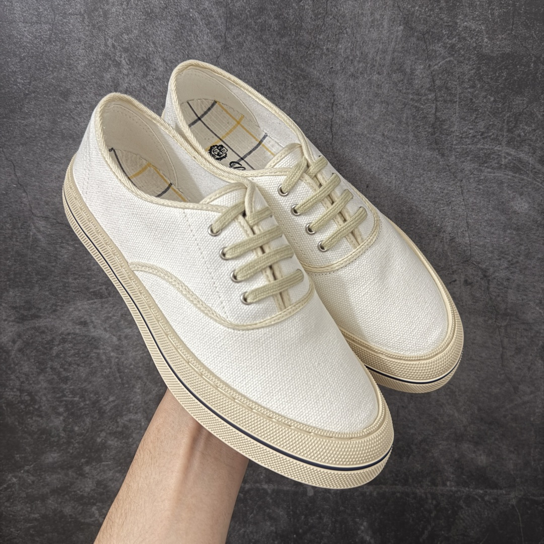 【莞产纯原】Loro Piana Nantucket Walk 圆头系带 低帮 帆布鞋 莞产顶级版本高级包装 老钱帆布鞋 关于鞋的审美和选择也是一种自我表达26年春夏新款系列，春夏刚好是穿帆布鞋的季节，上脚休闲时髦又老钱，帆布并不就代表廉价抵挡呀，随性自如地融入日常，高阶审美的哦 真皮中底，鞋底一圈上线不开胶。 面料：帆布 内里：纯棉布 鞋垫：亚麻 牛皮中底 货号：FAN8505K468 尺码：35-44-选品中心