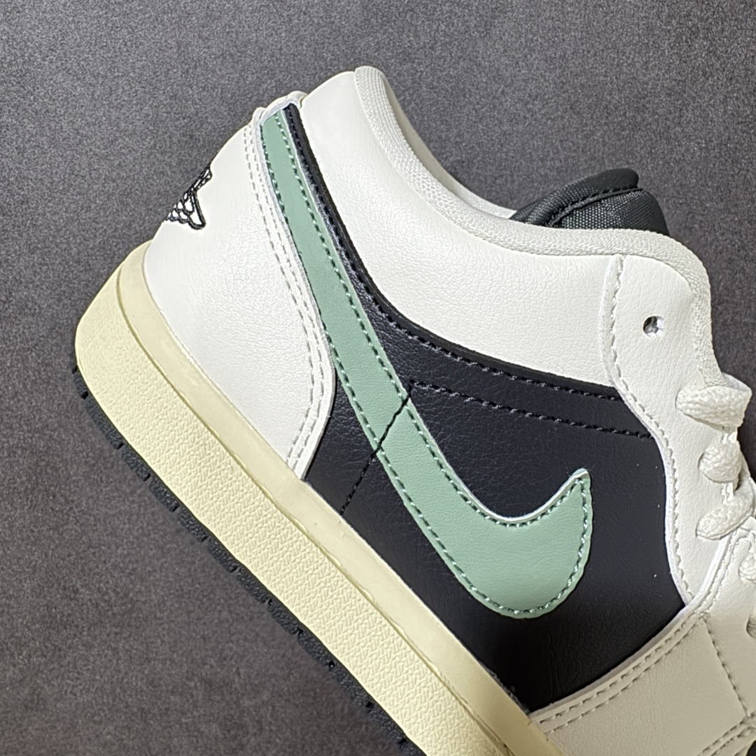 图片[7]-【H11纯原】Nike Air Jordan 1 Low SE AJ1 乔一 舒适贴合 防滑耐磨 低帮 复古篮球鞋 货号：DC0774-001 尺码：35.5 36 36.5 37.5 38 38.5 39 40 40.5 41 42 42.5 43 44 45 46 47.5 #H11顶级纯原 纯原外贸平台特供订单 #全套原纸板楦头开发 #原厂特供材料配套加持 #确保原汁原味 完美呈现版型 #原档数据独家私模大底 #男女鞋同步官方开发至48.5 #原装进口轻量化鞋垫 #进口港宝加持 后跟自然饱满 还原公司包裹性 #鞋面采用原装数据贴合技术 #全方位贴合包裹脚型 #鞋跟部鞋底牵引设计 #提供强大的抓地性能 #更适应不同实战场地路面-选品中心
