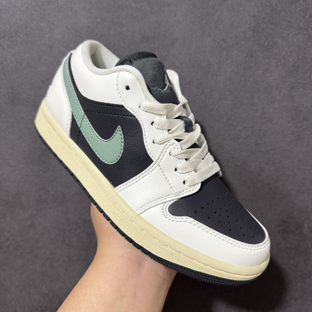 图片[3]-【H11纯原】Nike Air Jordan 1 Low SE AJ1 乔一 舒适贴合 防滑耐磨 低帮 复古篮球鞋 货号：DC0774-001 尺码：35.5 36 36.5 37.5 38 38.5 39 40 40.5 41 42 42.5 43 44 45 46 47.5 #H11顶级纯原 纯原外贸平台特供订单 #全套原纸板楦头开发 #原厂特供材料配套加持 #确保原汁原味 完美呈现版型 #原档数据独家私模大底 #男女鞋同步官方开发至48.5 #原装进口轻量化鞋垫 #进口港宝加持 后跟自然饱满 还原公司包裹性 #鞋面采用原装数据贴合技术 #全方位贴合包裹脚型 #鞋跟部鞋底牵引设计 #提供强大的抓地性能 #更适应不同实战场地路面-选品中心