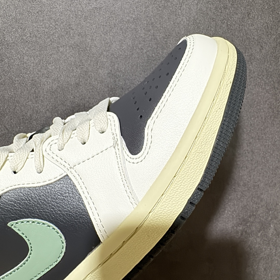 图片[8]-【H11纯原】Nike Air Jordan 1 Low SE AJ1 乔一 舒适贴合 防滑耐磨 低帮 复古篮球鞋 货号：DC0774-001 尺码：35.5 36 36.5 37.5 38 38.5 39 40 40.5 41 42 42.5 43 44 45 46 47.5 #H11顶级纯原 纯原外贸平台特供订单 #全套原纸板楦头开发 #原厂特供材料配套加持 #确保原汁原味 完美呈现版型 #原档数据独家私模大底 #男女鞋同步官方开发至48.5 #原装进口轻量化鞋垫 #进口港宝加持 后跟自然饱满 还原公司包裹性 #鞋面采用原装数据贴合技术 #全方位贴合包裹脚型 #鞋跟部鞋底牵引设计 #提供强大的抓地性能 #更适应不同实战场地路面-选品中心