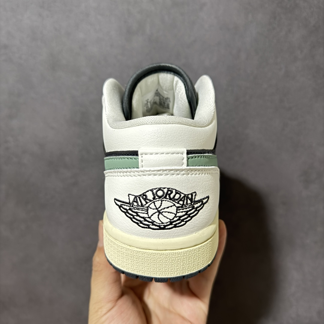图片[4]-【H11纯原】Nike Air Jordan 1 Low SE AJ1 乔一 舒适贴合 防滑耐磨 低帮 复古篮球鞋 货号：DC0774-001 尺码：35.5 36 36.5 37.5 38 38.5 39 40 40.5 41 42 42.5 43 44 45 46 47.5 #H11顶级纯原 纯原外贸平台特供订单 #全套原纸板楦头开发 #原厂特供材料配套加持 #确保原汁原味 完美呈现版型 #原档数据独家私模大底 #男女鞋同步官方开发至48.5 #原装进口轻量化鞋垫 #进口港宝加持 后跟自然饱满 还原公司包裹性 #鞋面采用原装数据贴合技术 #全方位贴合包裹脚型 #鞋跟部鞋底牵引设计 #提供强大的抓地性能 #更适应不同实战场地路面-选品中心