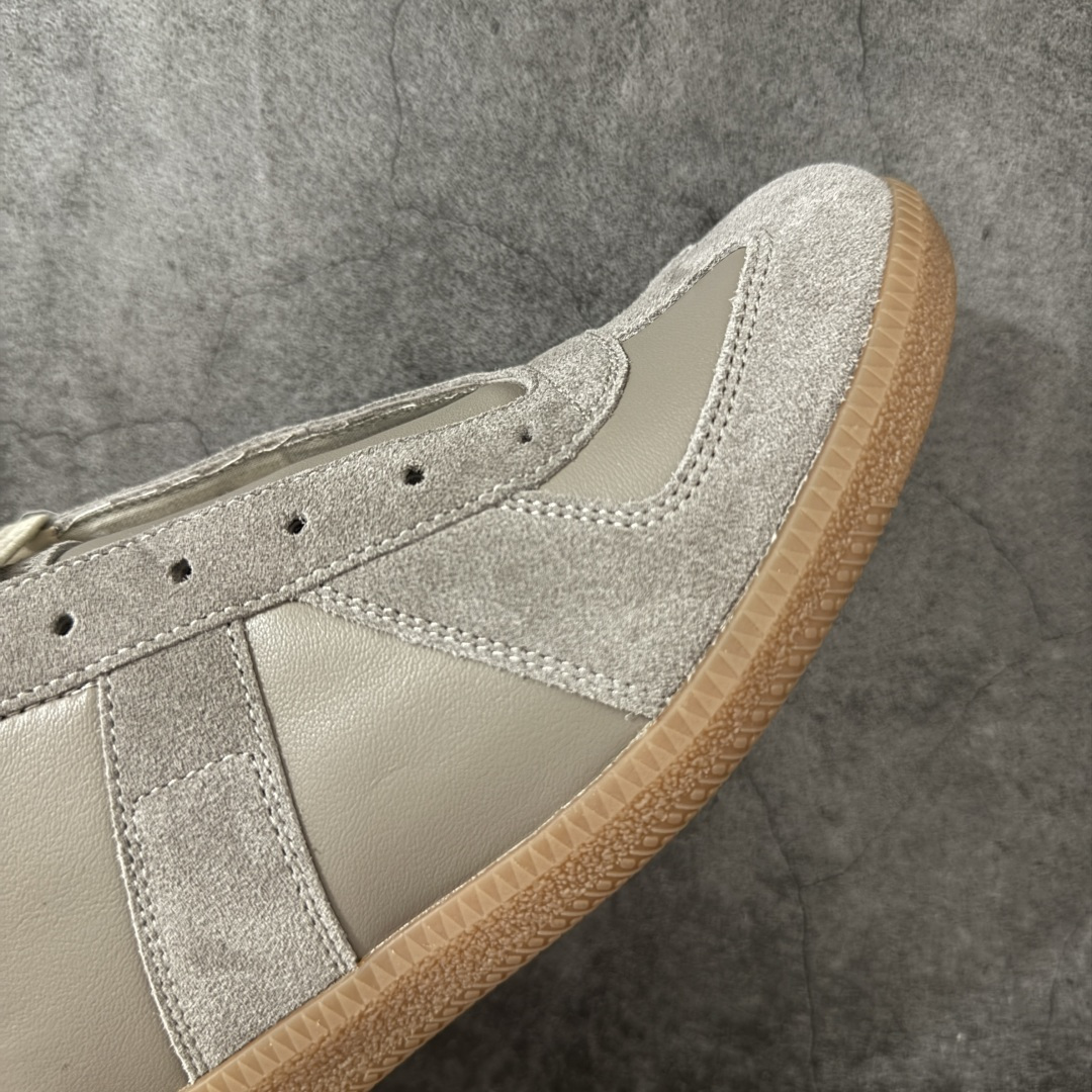 图片[6]-【ZOK纯原】Maison Margiela Calfskin Replica MM6 马吉拉复古低帮时尚德训鞋 私人订单打造 高端零售专供批次 全套原楦原纸板原厂数据开发 全鞋荧光划线卡点 胶水把控整洁度追求极致完美 多重QC质检 超越公司货的品控标准 实实在在的免检产品 原盒原配防尘袋购物卡 全网唯一正确0-23数字排版 一比一间距字体 内里全头层小羊皮 原版防滑鞋底设计 灰色翻毛牛皮 白色细纹贝利头层皮 依照原版逐帧开发 原装淡粉纸板中底带编号钢印 尺码：35 36 36.5 37 38 39 40 41 42 42.5 43 44 44.5 45-选品中心
