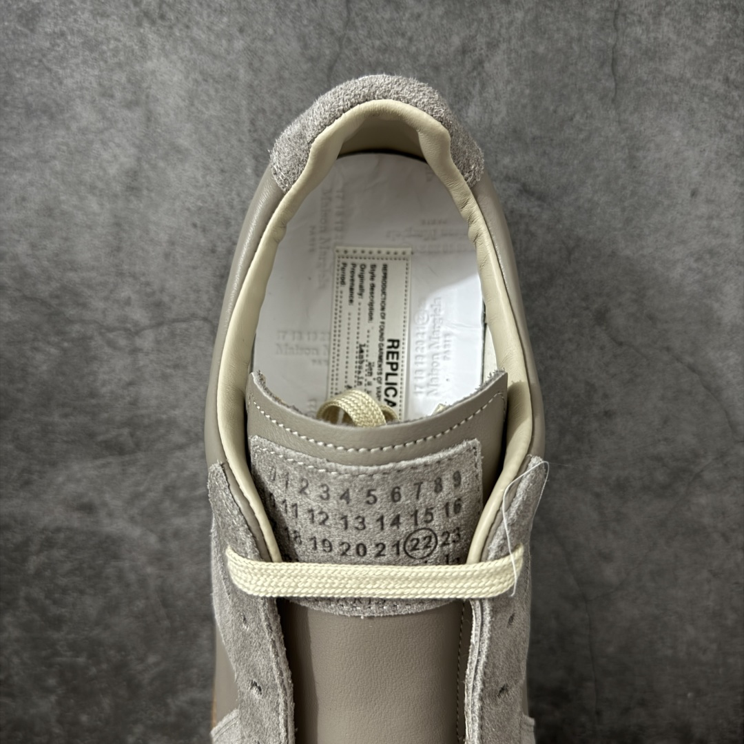 图片[8]-【ZOK纯原】Maison Margiela Calfskin Replica MM6 马吉拉复古低帮时尚德训鞋 私人订单打造 高端零售专供批次 全套原楦原纸板原厂数据开发 全鞋荧光划线卡点 胶水把控整洁度追求极致完美 多重QC质检 超越公司货的品控标准 实实在在的免检产品 原盒原配防尘袋购物卡 全网唯一正确0-23数字排版 一比一间距字体 内里全头层小羊皮 原版防滑鞋底设计 灰色翻毛牛皮 白色细纹贝利头层皮 依照原版逐帧开发 原装淡粉纸板中底带编号钢印 尺码：35 36 36.5 37 38 39 40 41 42 42.5 43 44 44.5 45-选品中心