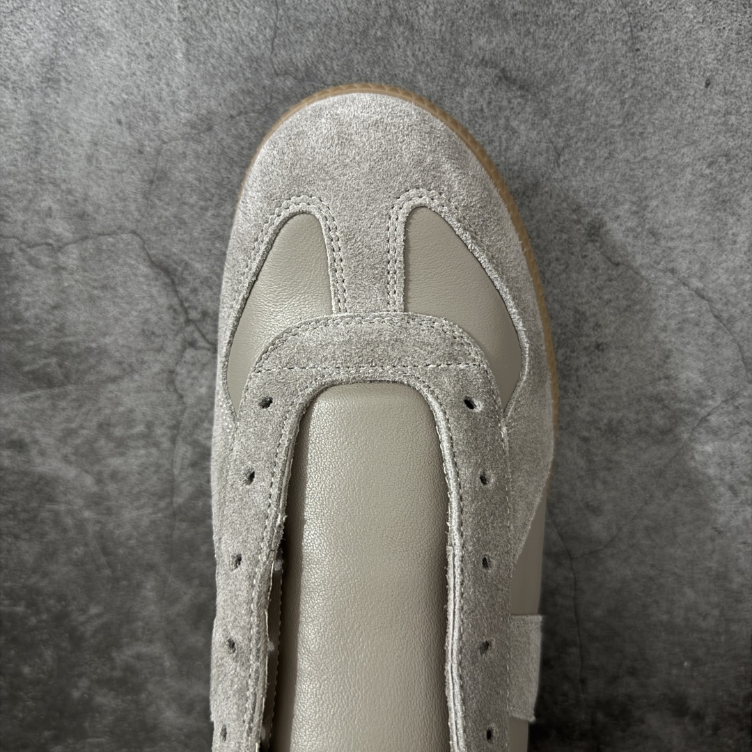 图片[5]-【ZOK纯原】Maison Margiela Calfskin Replica MM6 马吉拉复古低帮时尚德训鞋 私人订单打造 高端零售专供批次 全套原楦原纸板原厂数据开发 全鞋荧光划线卡点 胶水把控整洁度追求极致完美 多重QC质检 超越公司货的品控标准 实实在在的免检产品 原盒原配防尘袋购物卡 全网唯一正确0-23数字排版 一比一间距字体 内里全头层小羊皮 原版防滑鞋底设计 灰色翻毛牛皮 白色细纹贝利头层皮 依照原版逐帧开发 原装淡粉纸板中底带编号钢印 尺码：35 36 36.5 37 38 39 40 41 42 42.5 43 44 44.5 45-选品中心