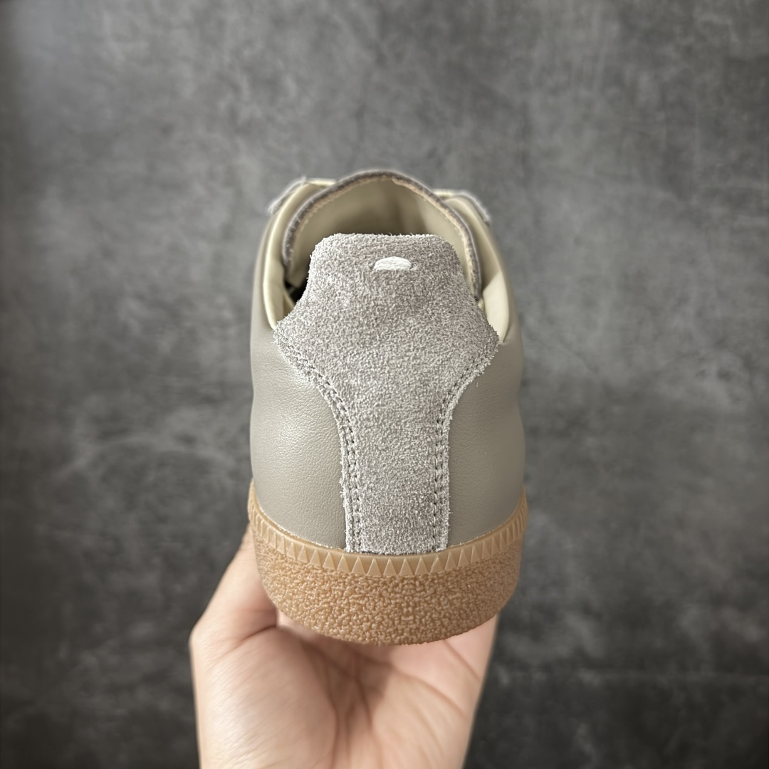 图片[4]-【ZOK纯原】Maison Margiela Calfskin Replica MM6 马吉拉复古低帮时尚德训鞋 私人订单打造 高端零售专供批次 全套原楦原纸板原厂数据开发 全鞋荧光划线卡点 胶水把控整洁度追求极致完美 多重QC质检 超越公司货的品控标准 实实在在的免检产品 原盒原配防尘袋购物卡 全网唯一正确0-23数字排版 一比一间距字体 内里全头层小羊皮 原版防滑鞋底设计 灰色翻毛牛皮 白色细纹贝利头层皮 依照原版逐帧开发 原装淡粉纸板中底带编号钢印 尺码：35 36 36.5 37 38 39 40 41 42 42.5 43 44 44.5 45-选品中心
