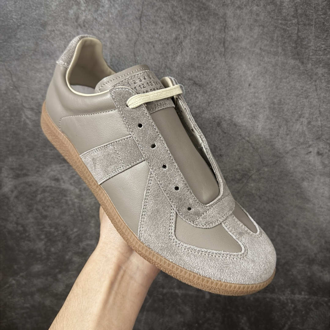 图片[3]-【ZOK纯原】Maison Margiela Calfskin Replica MM6 马吉拉复古低帮时尚德训鞋 私人订单打造 高端零售专供批次 全套原楦原纸板原厂数据开发 全鞋荧光划线卡点 胶水把控整洁度追求极致完美 多重QC质检 超越公司货的品控标准 实实在在的免检产品 原盒原配防尘袋购物卡 全网唯一正确0-23数字排版 一比一间距字体 内里全头层小羊皮 原版防滑鞋底设计 灰色翻毛牛皮 白色细纹贝利头层皮 依照原版逐帧开发 原装淡粉纸板中底带编号钢印 尺码：35 36 36.5 37 38 39 40 41 42 42.5 43 44 44.5 45-选品中心