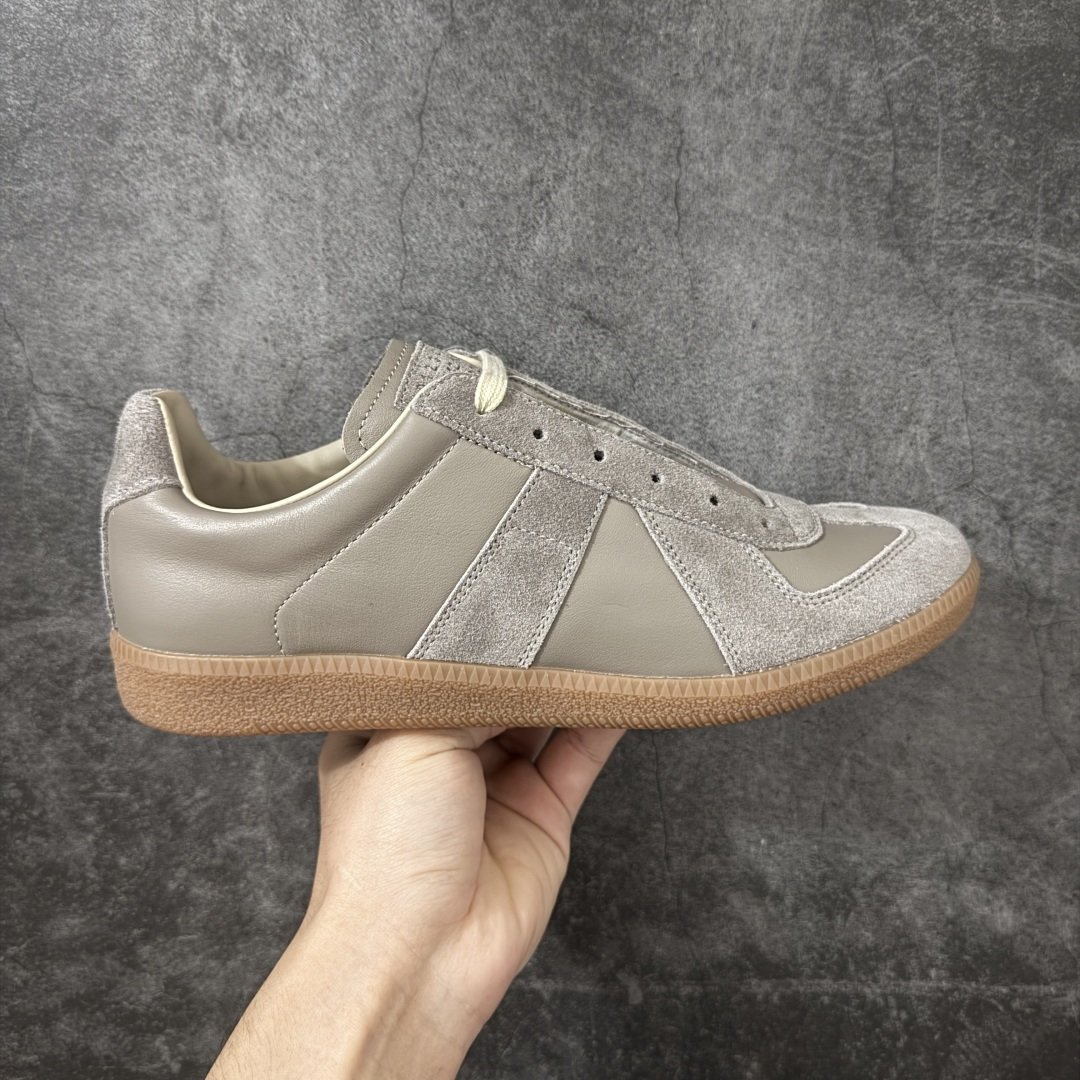 【ZOK纯原】Maison Margiela Calfskin Replica MM6 马吉拉复古低帮时尚德训鞋 私人订单打造 高端零售专供批次 全套原楦原纸板原厂数据开发 全鞋荧光划线卡点 胶水把控整洁度追求极致完美 多重QC质检 超越公司货的品控标准 实实在在的免检产品 原盒原配防尘袋购物卡 全网唯一正确0-23数字排版 一比一间距字体 内里全头层小羊皮 原版防滑鞋底设计 灰色翻毛牛皮 白色细纹贝利头层皮 依照原版逐帧开发 原装淡粉纸板中底带编号钢印 尺码:35 36 36.5 37 38 39 40 41 42 42.5 43 44 44.5 45-选品中心