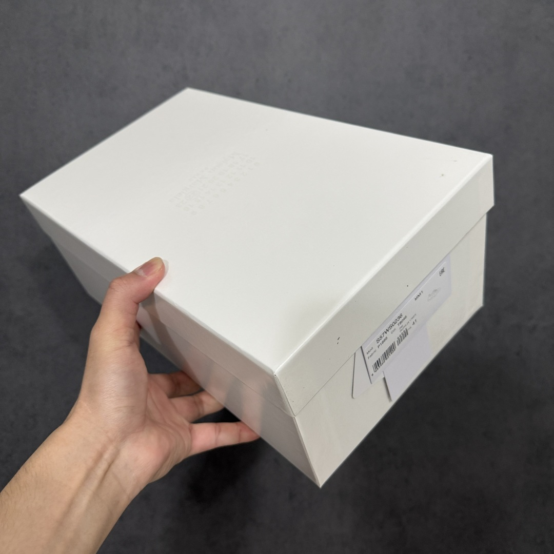 图片[11]-【ZOK纯原】Maison Margiela Calfskin Replica MM6 马吉拉复古低帮时尚德训鞋 私人订单打造 高端零售专供批次 全套原楦原纸板原厂数据开发 全鞋荧光划线卡点 胶水把控整洁度追求极致完美 多重QC质检 超越公司货的品控标准 实实在在的免检产品 原盒原配防尘袋购物卡 全网唯一正确0-23数字排版 一比一间距字体 内里全头层小羊皮 原版防滑鞋底设计 灰色翻毛牛皮 白色细纹贝利头层皮 依照原版逐帧开发 原装淡粉纸板中底带编号钢印 尺码：35 36 36.5 37 38 39 40 41 42 42.5 43 44 44.5 45-选品中心