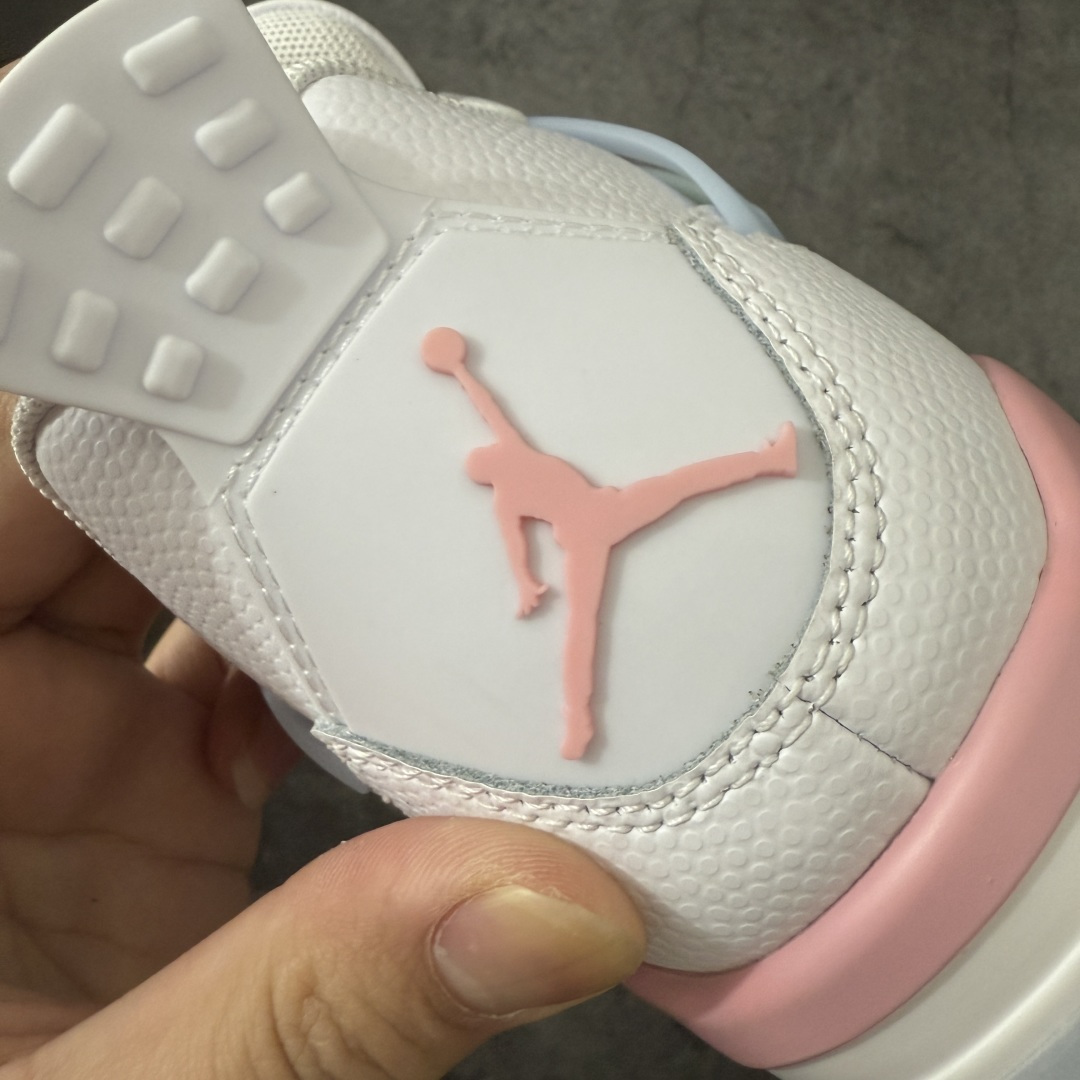 图片[2]-【新DT版】Air Jordan AJ4 Retro Valentine\’s Day 情人节彩蛋 IB7068-100 原厂头层皮料 全新升级改良 原鞋原楦原纸板同源开发 完美呈现乔4的版型 内侧正确双色网格 还原细节 正确气垫颜色 正确网格工艺 正确拉帮工艺 全鞋原装材料制作 原档案原模具打造 支持全方位与正品对比 尺码：35.5 36 36.5 37.5 38 38.5 39 40-莆田鞋