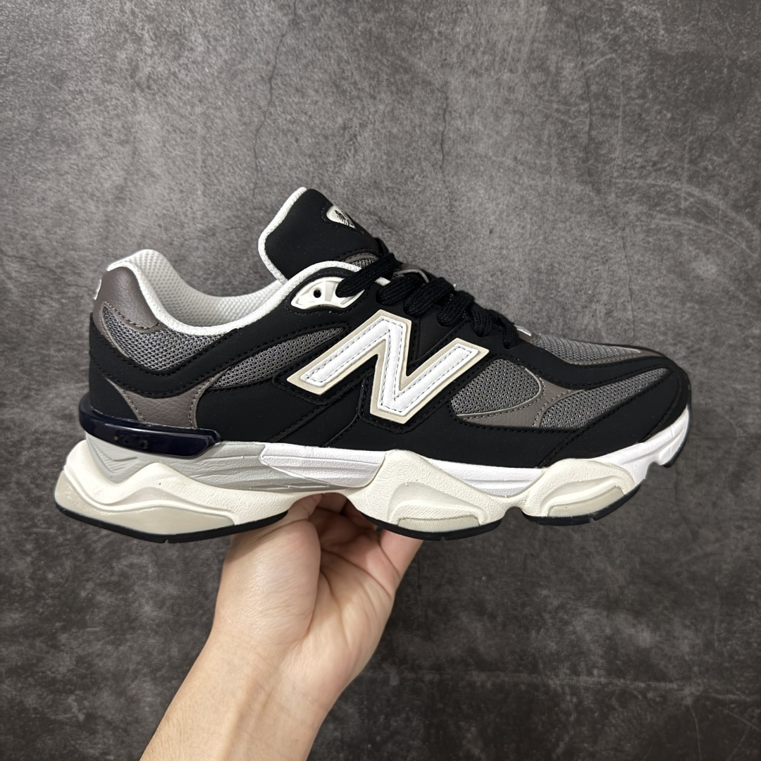 【纯原版】 New Balance NB9060 联名款 复古休闲运动慢跑鞋 U9060510 全套原楦原纸板原厂数据开发 进口三明治网面 原装进口翻毛皮料正确绒感卡色 正确中底拉帮中底网布细节 原厂标裁 带紫光防伪 定制后跟透明水晶模块 冲裁组合 大底贴合程度胶水上色把控完美 整洁度挑战全网艺术家 多道序QC把关品质完善 匠心打造 耗时两个月开发完成 工艺极其复杂难度可想而知 新开独立私模大底 全网唯一正确六层组合大底 高端零售专供产物 尺码:36 37 37.5 38 38.5 39 40 40.5 41 42 42.5 43 44 45 46.5-选品中心
