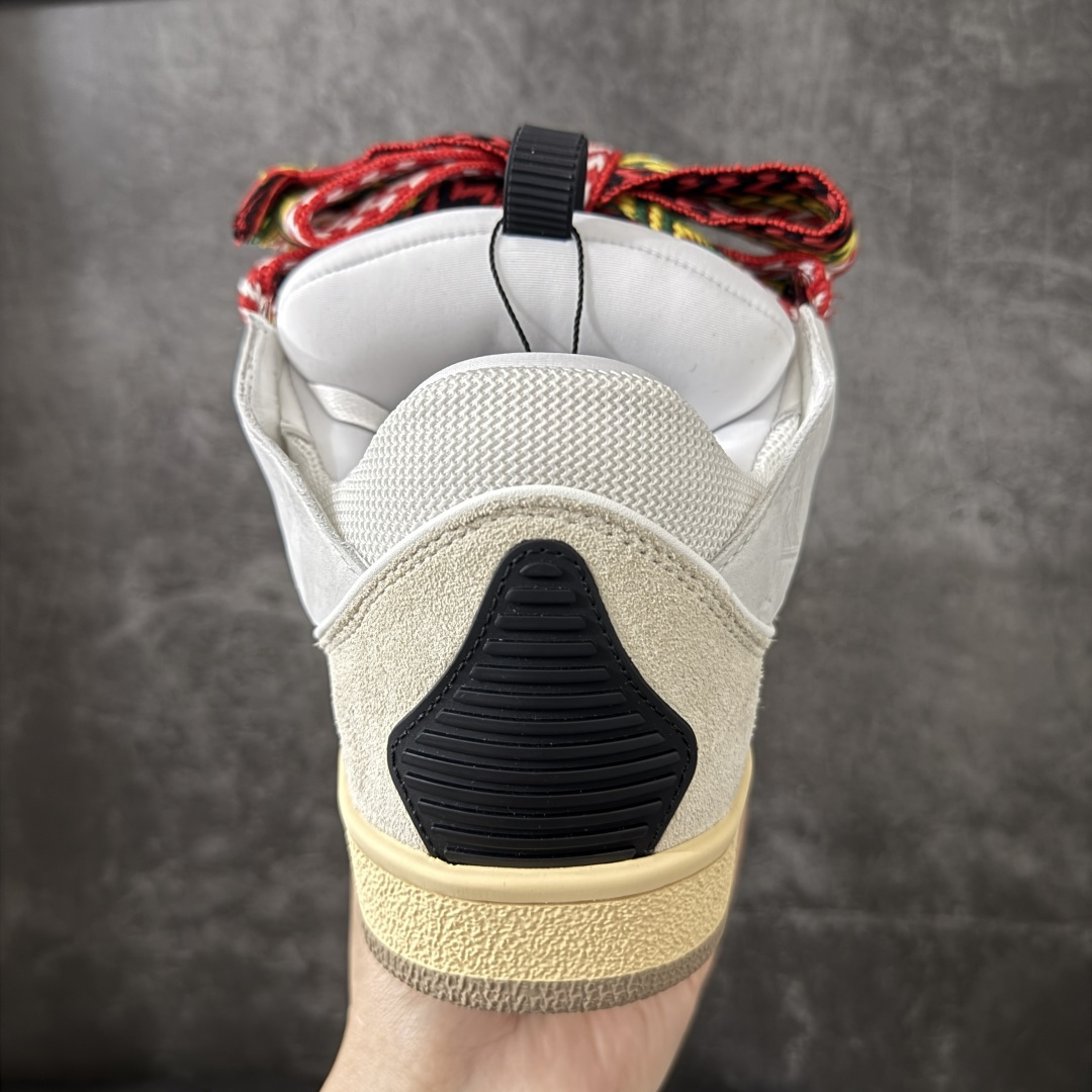 图片[4]-【OG纯原版】 Lanvin Leather Curb Sneakers 浪凡面包鞋 现货 原版1：1开模重工艺制作 面料采用进口牛磨砂➕环保牛反绒➕金钢网织物 内里柔软透气太空棉面料 原版开模双色TPU大底 顶级品质 区别市场流通其他货品 Leather是一款灵感源自90年代的运动鞋 设计自信 尺寸夸张 这款鞋由纳帕小牛皮、翻毛皮和网眼布制成 圆润的外形、加垫的鞋舌和弯曲的金属孔眼使这款精心打造的鞋格外舒适 尺码：35-46-选品中心